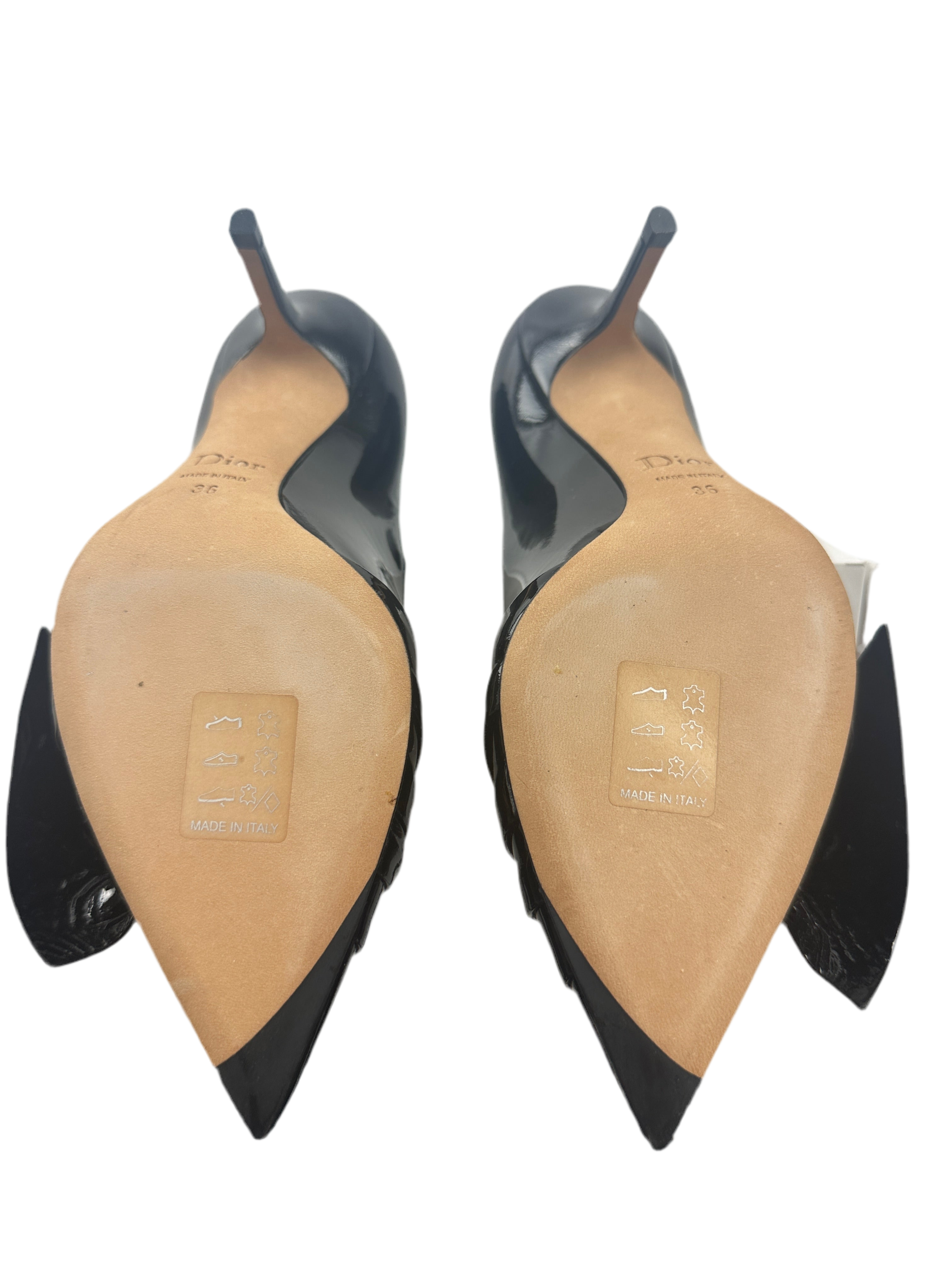 Dior black patent pump with silver buckle front - size 36