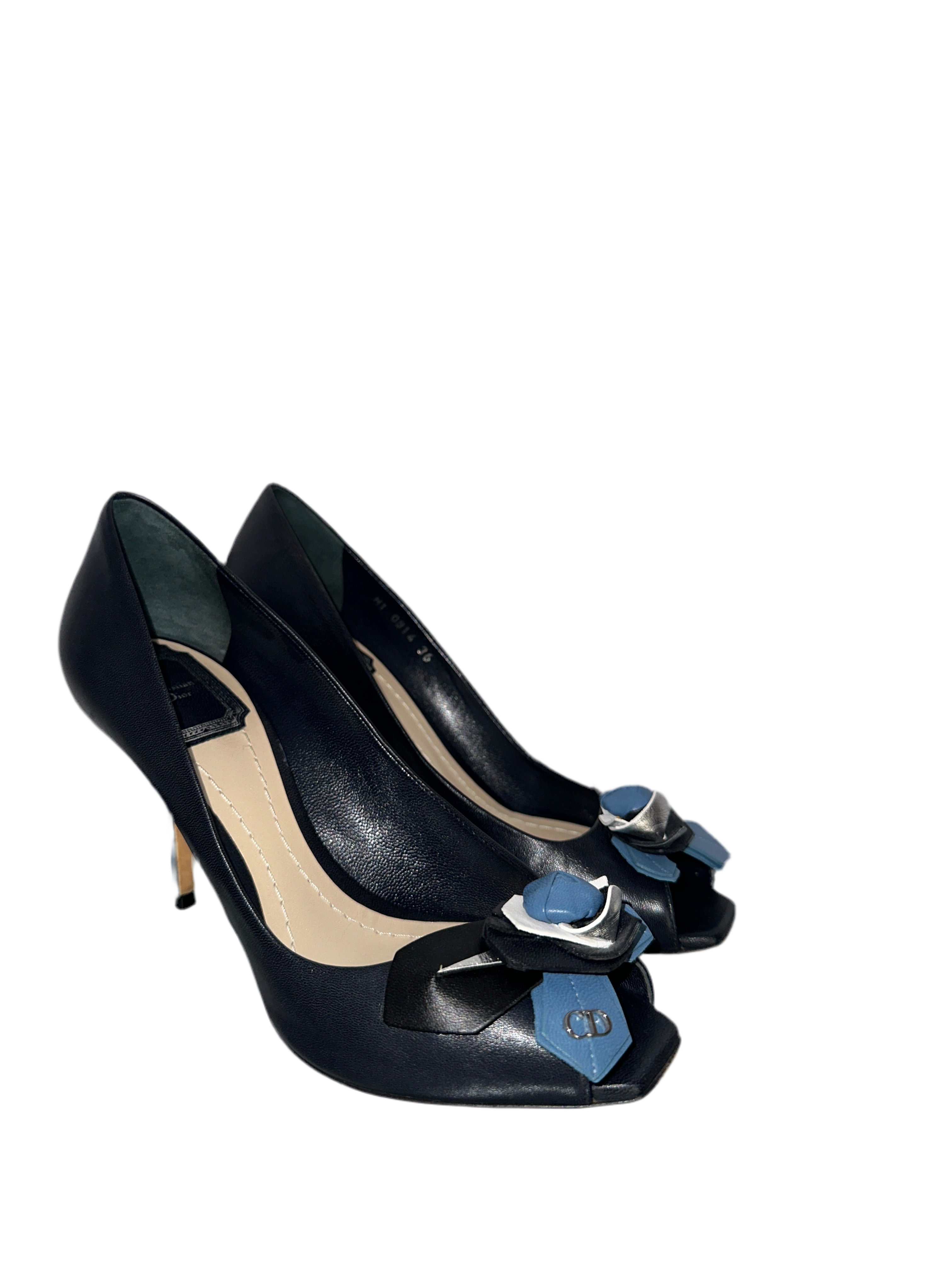 Dior black leather pumps embellished with a flowerbud - size 36