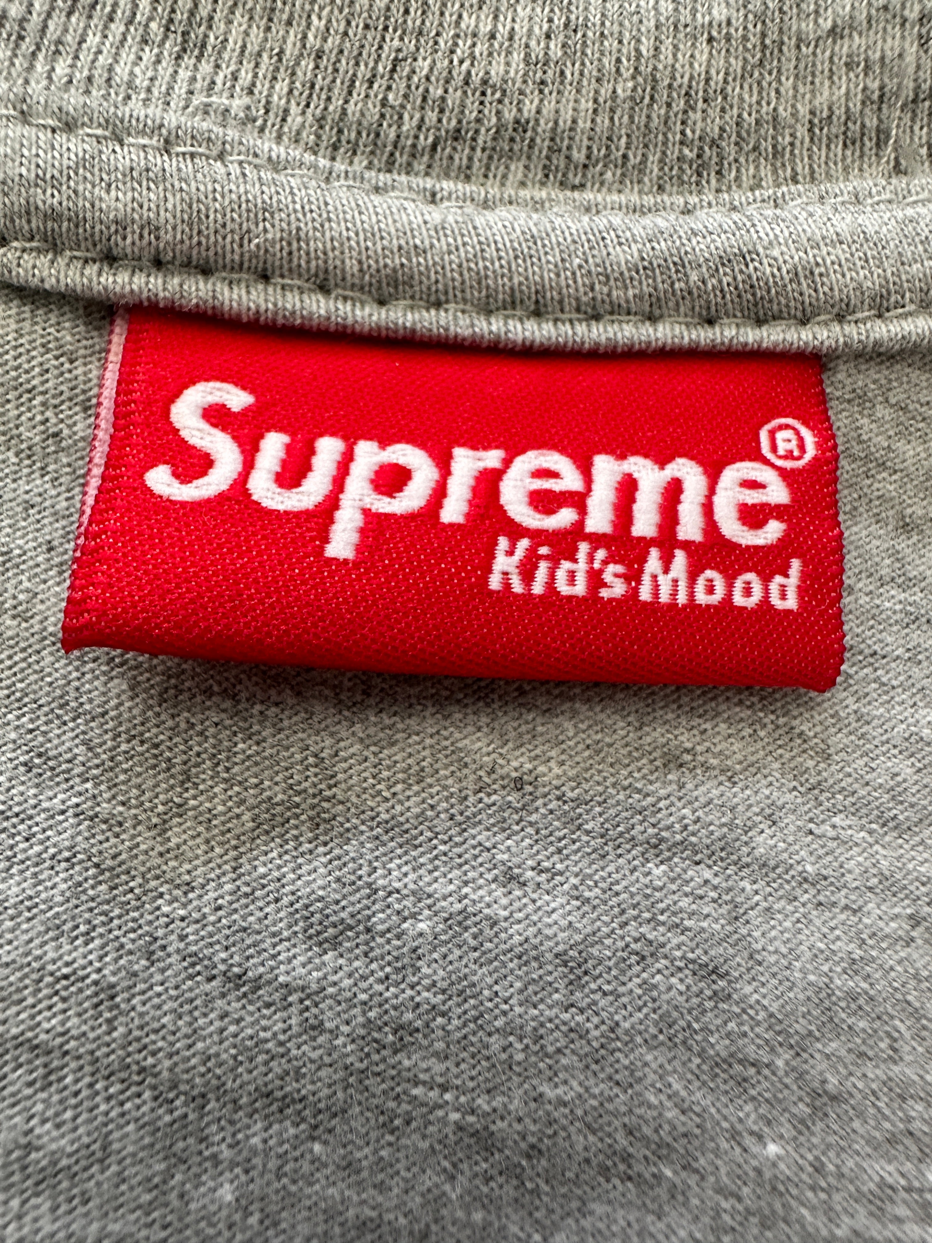 Supreme grey tee shirt with logo - size 32