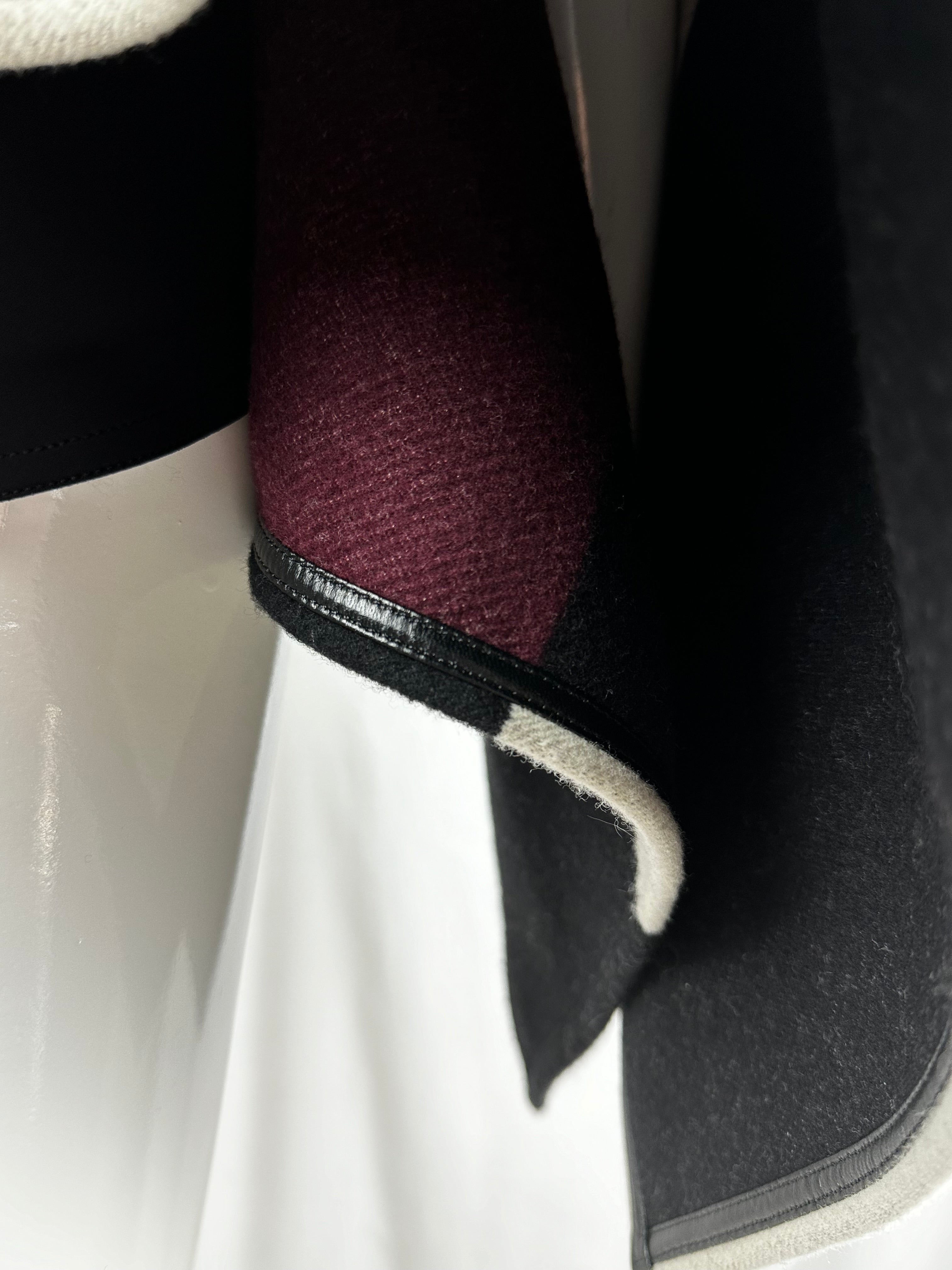 Louis Vuitton cape with geometric shapes - size 34