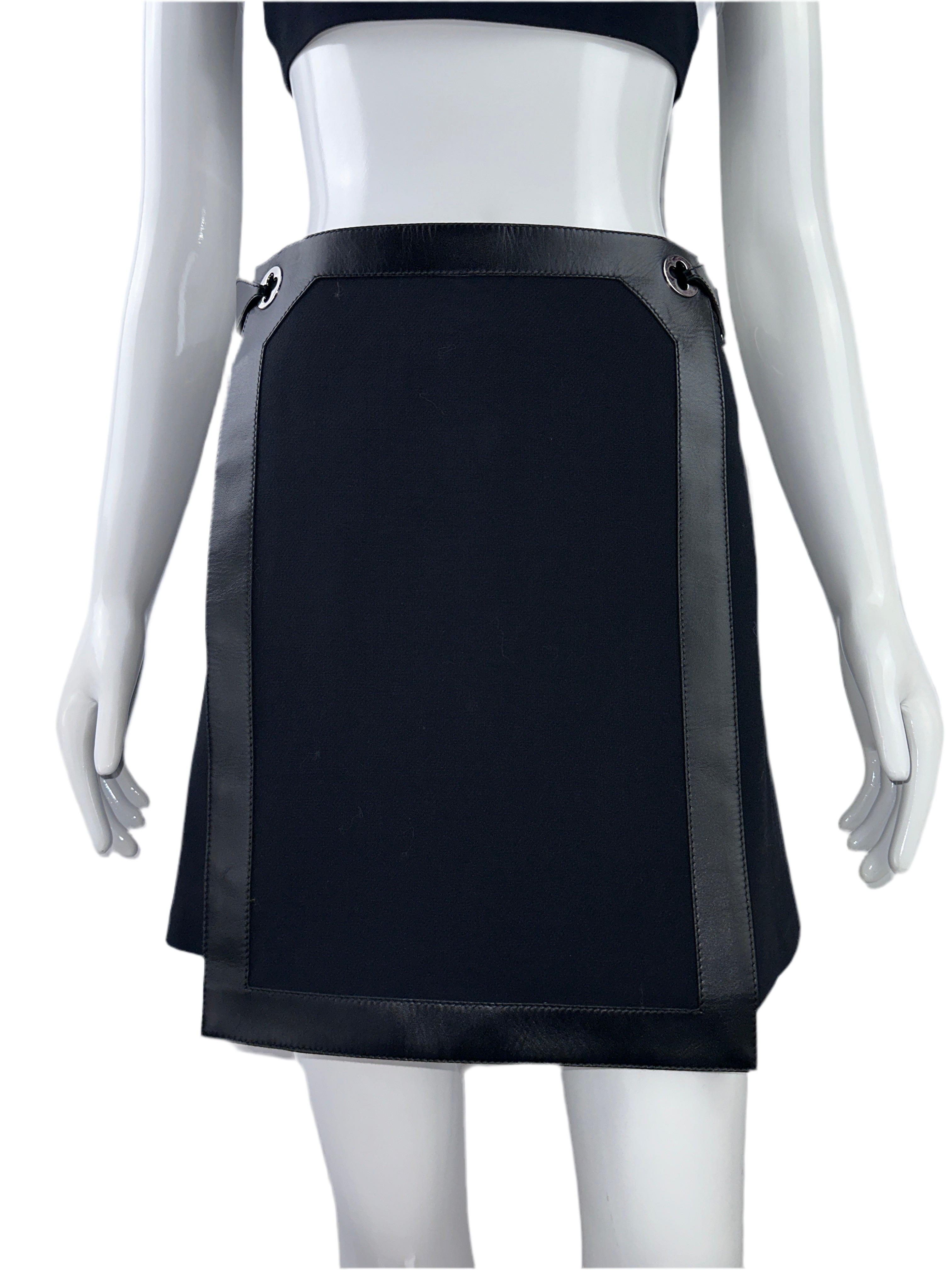 Louis Vuitton black skirt with black return and leather trim - size 36