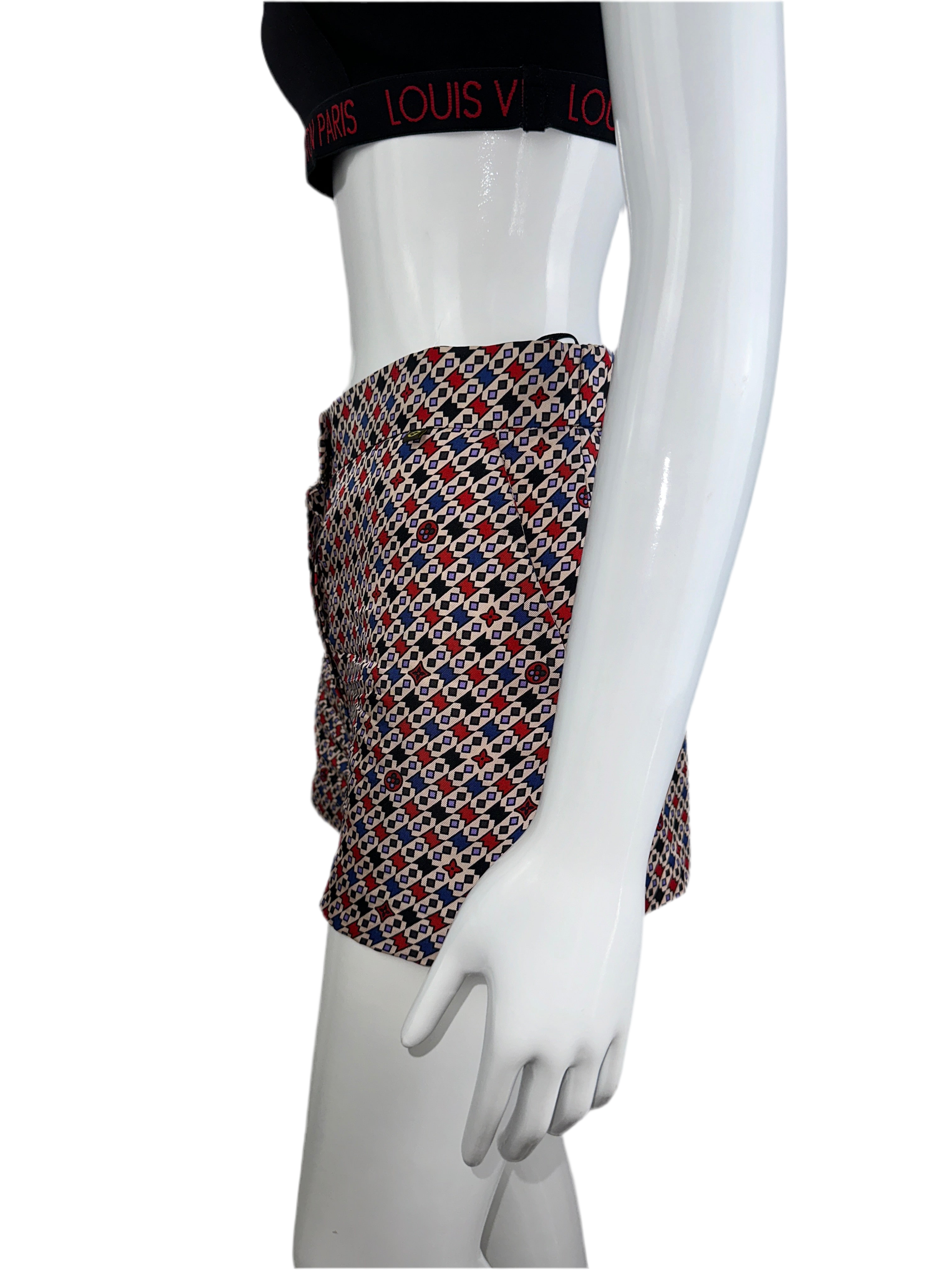 Louis Vuitton beige shorts with blue and red geometric shapes - size 34