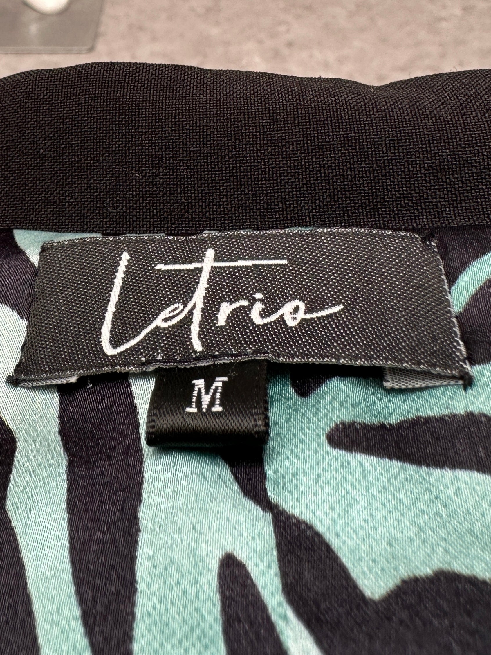 LeTrio black suit jacket open at the back - size 38