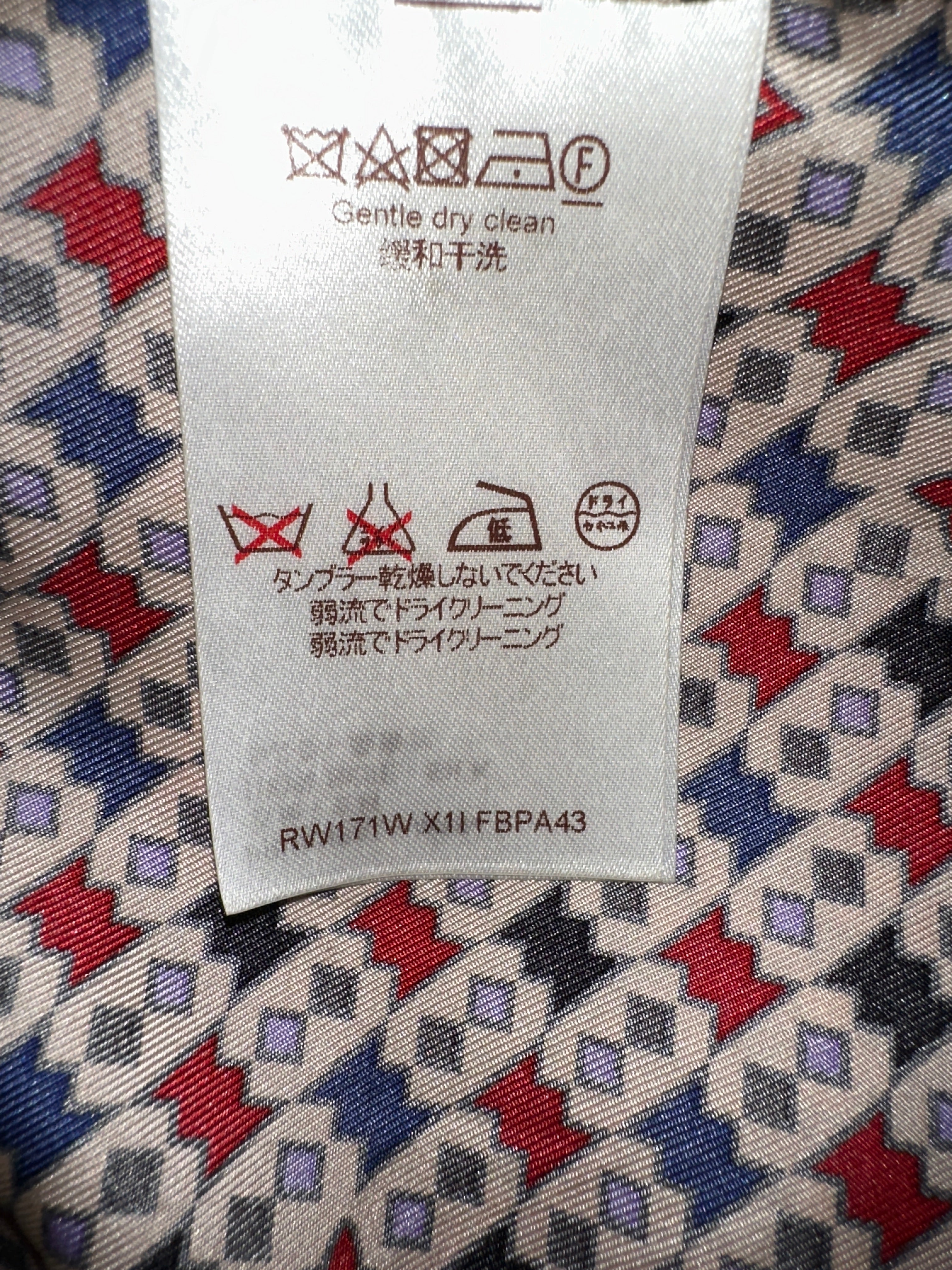 Louis Vuitton beige shorts with blue and red geometric shapes - size 34