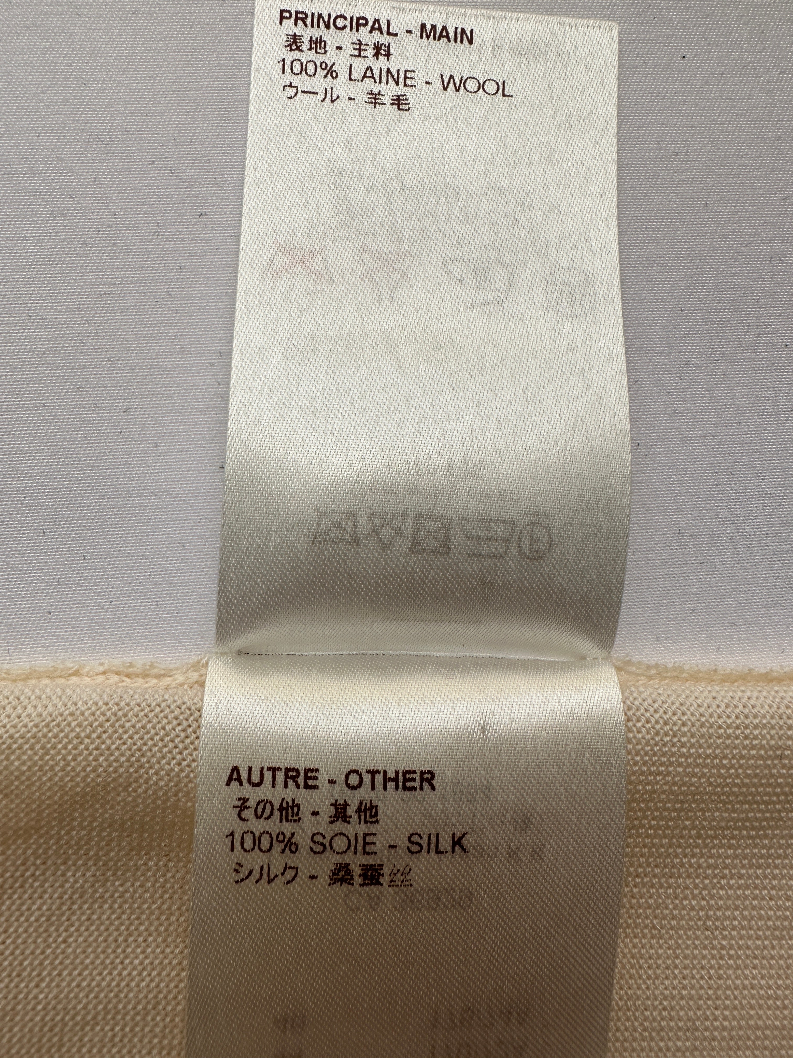 Louis Vuitton white top with V-neck and silk sleeves - size 34