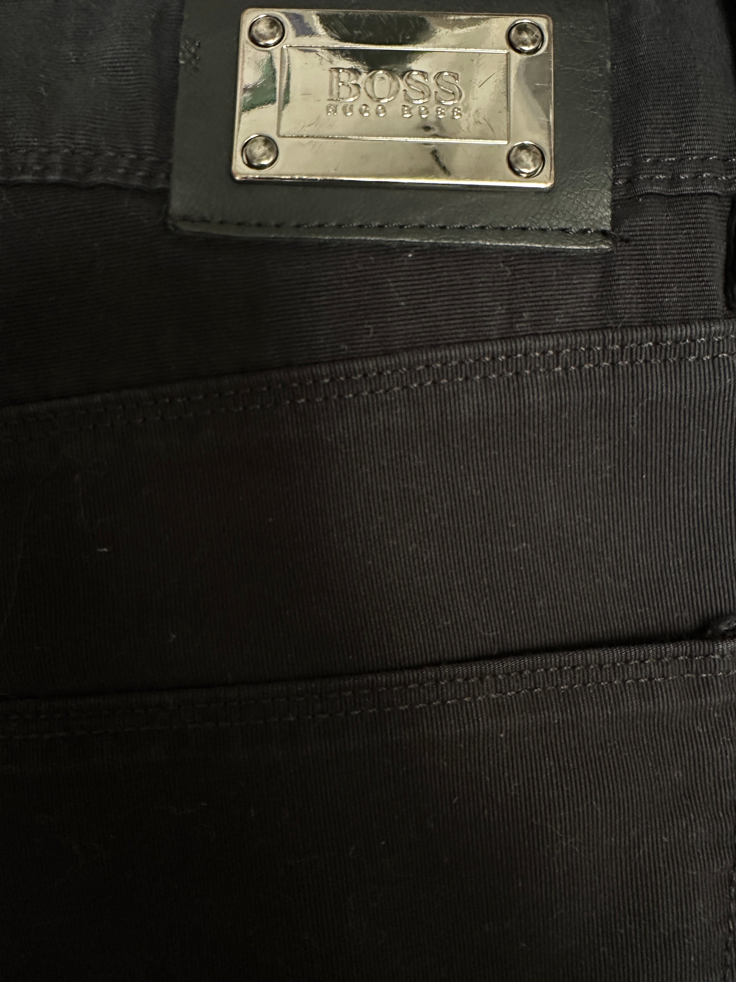 Hugo Boss black straight-leg jeans - size W32 L34