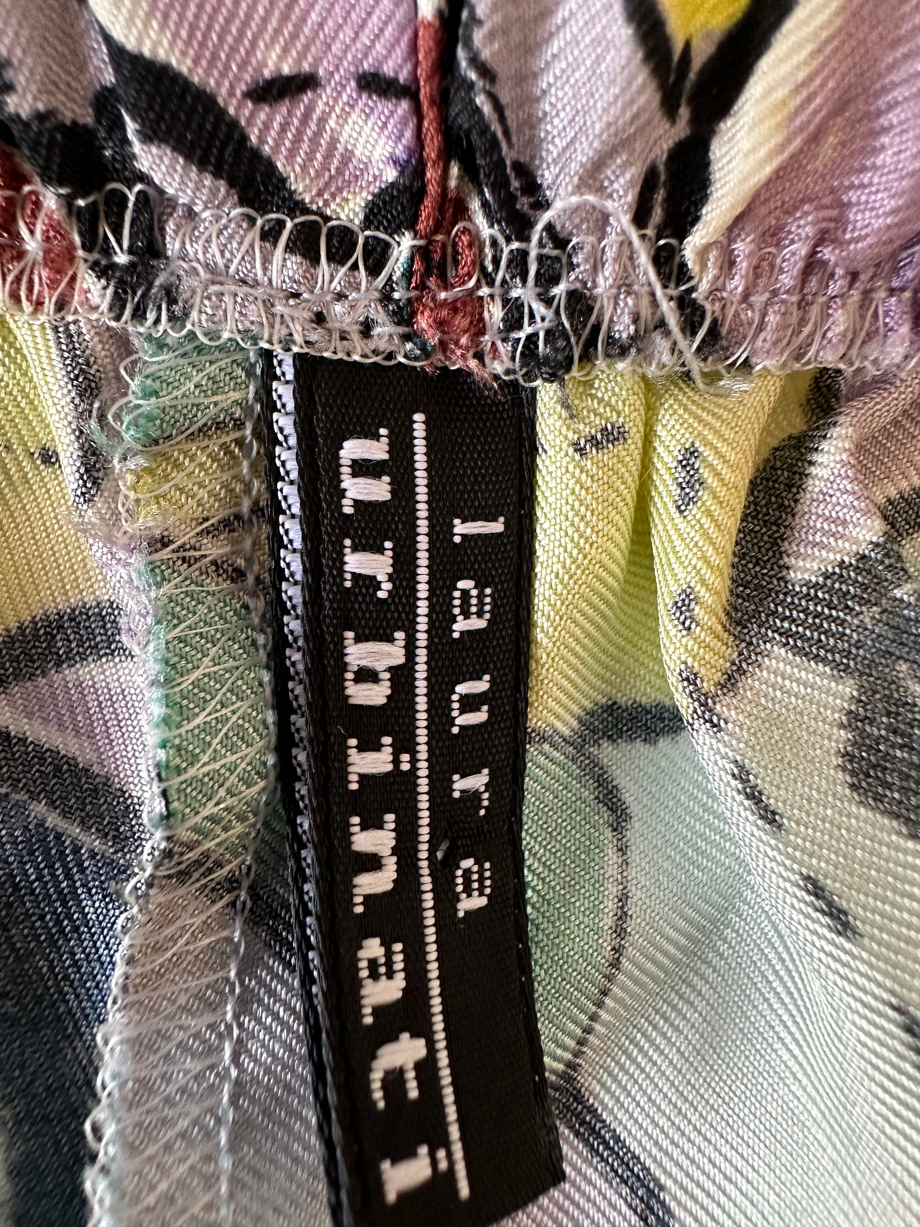 Laura Urbinati shorts with world print - size 40