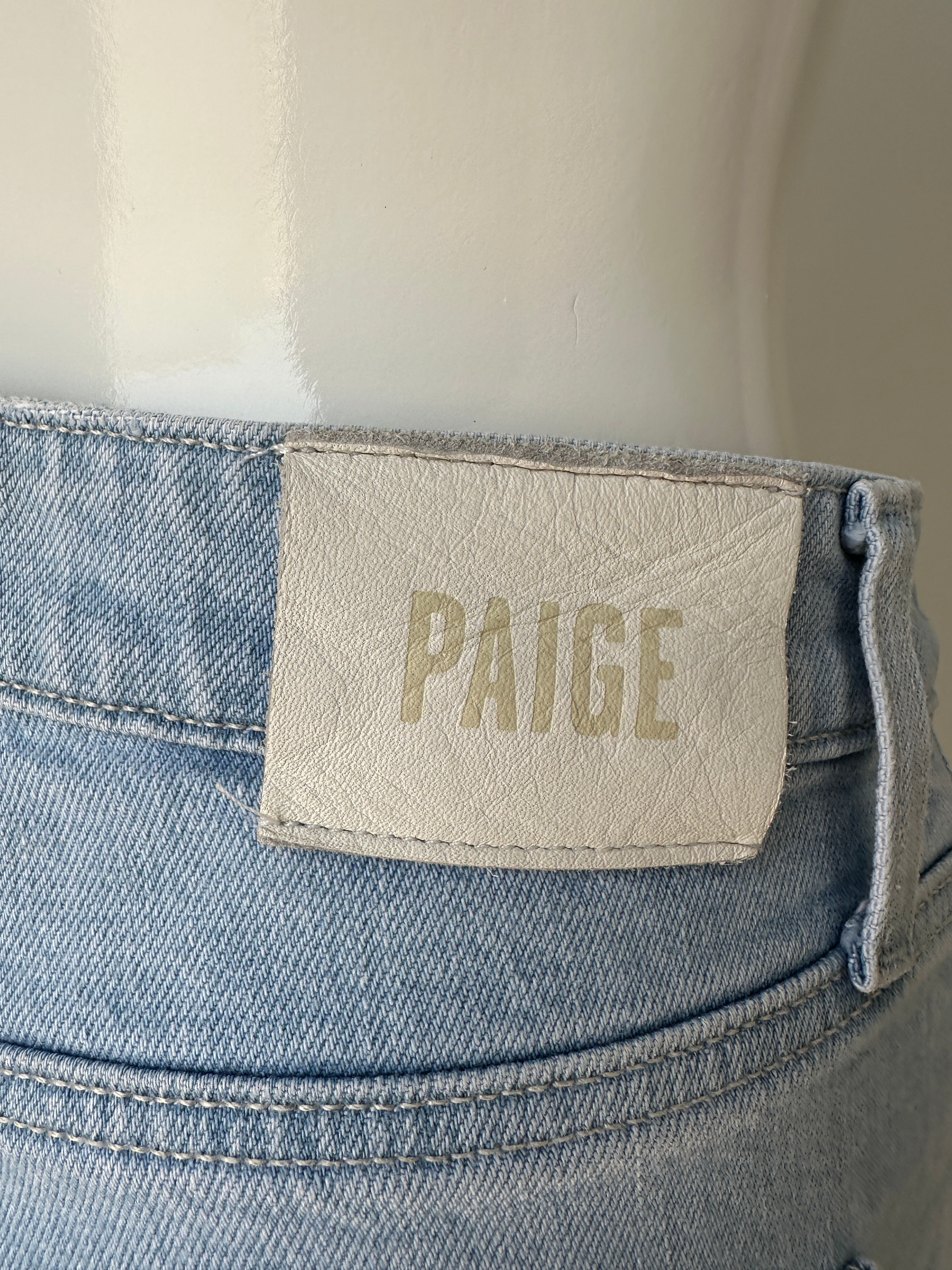Paige Blue jean mid rise straight leg "Vintage" - size 26