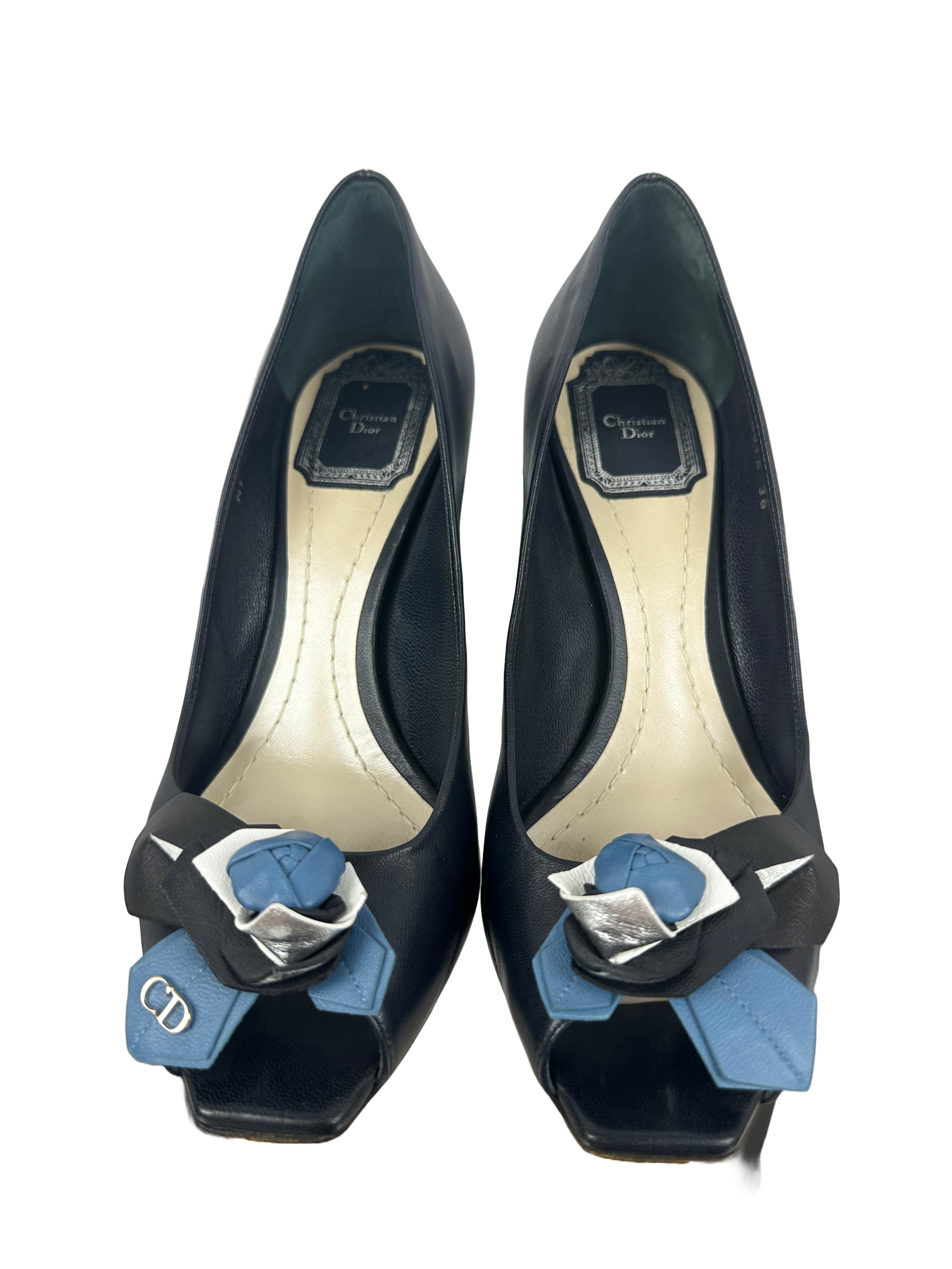 Dior black leather pumps embellished with a flowerbud - size 36