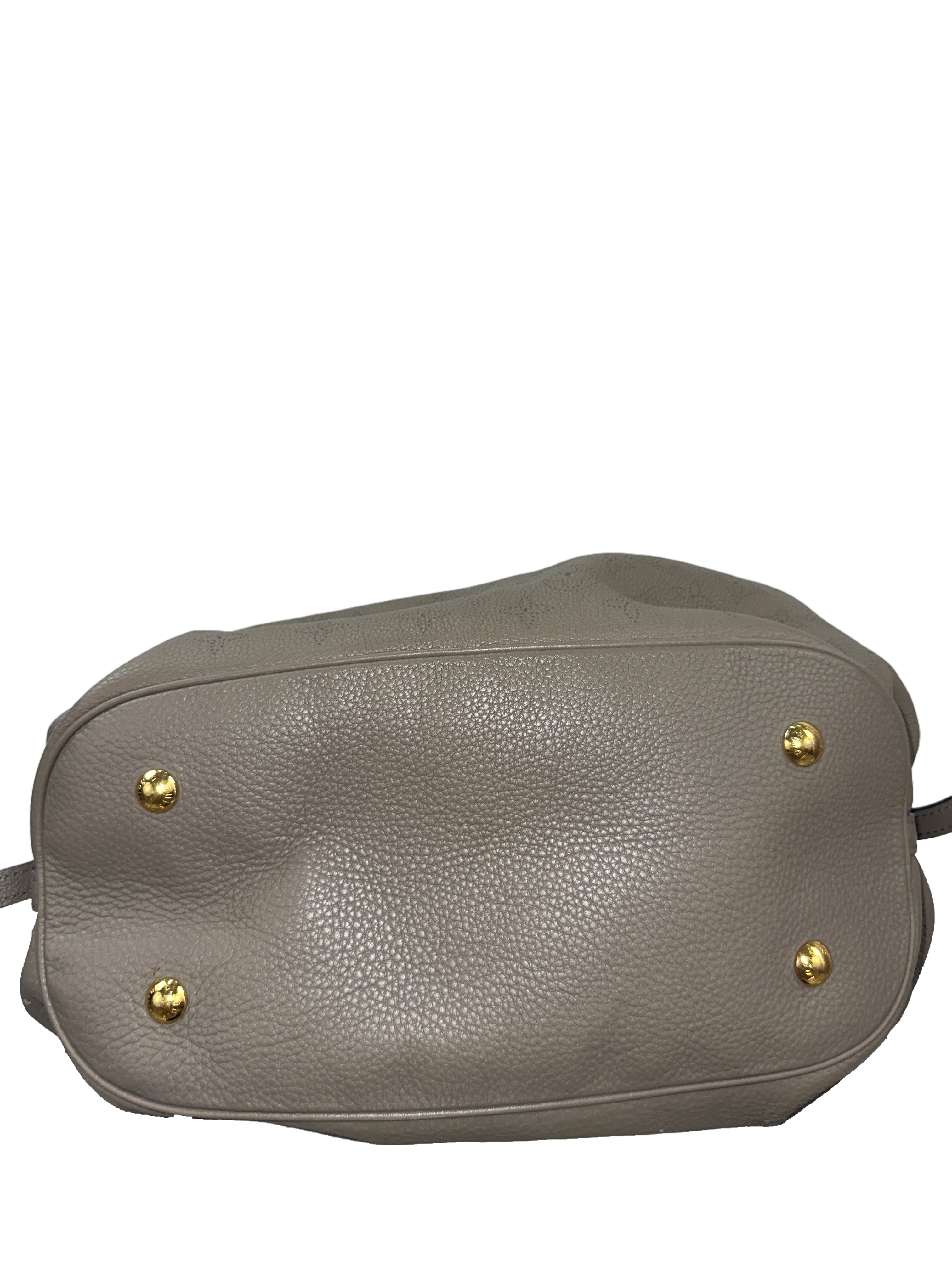 Louis Vuitton Mahina grey pearl L