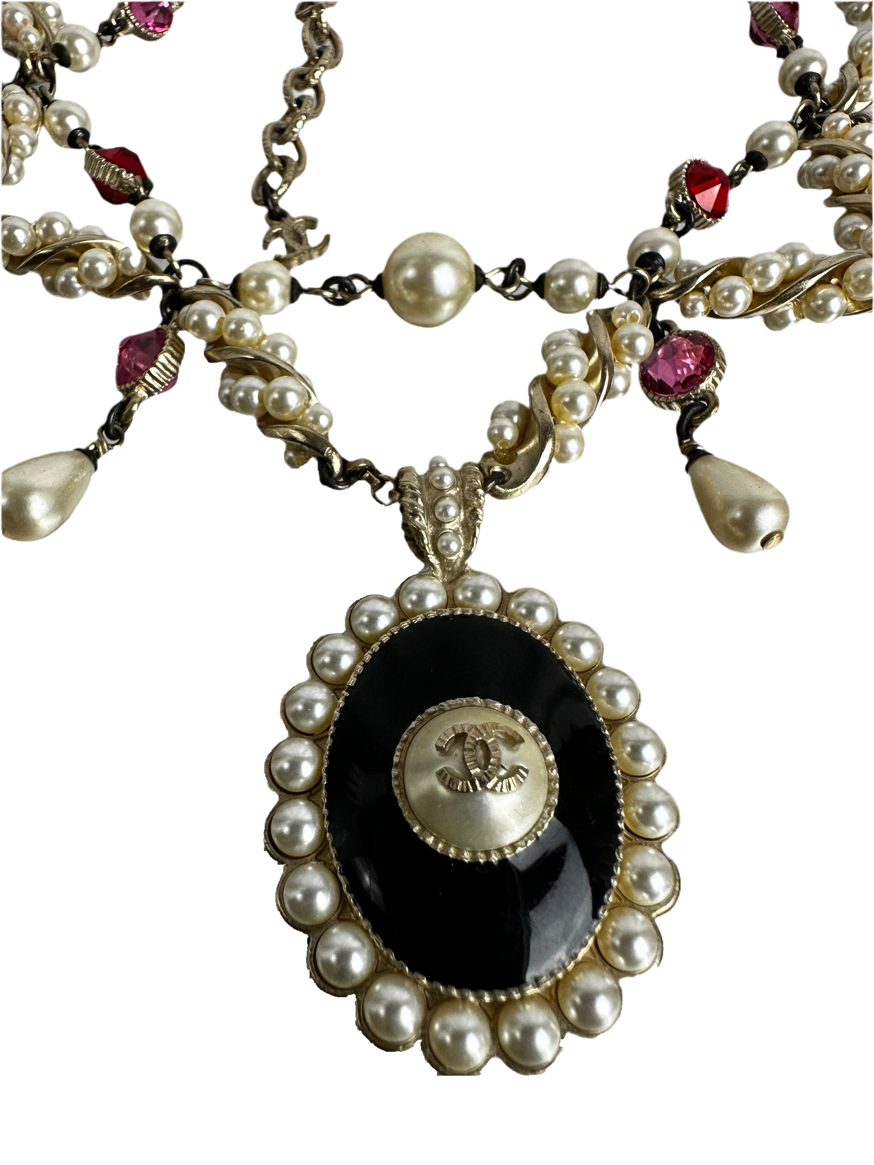 Chanel baroque necklace