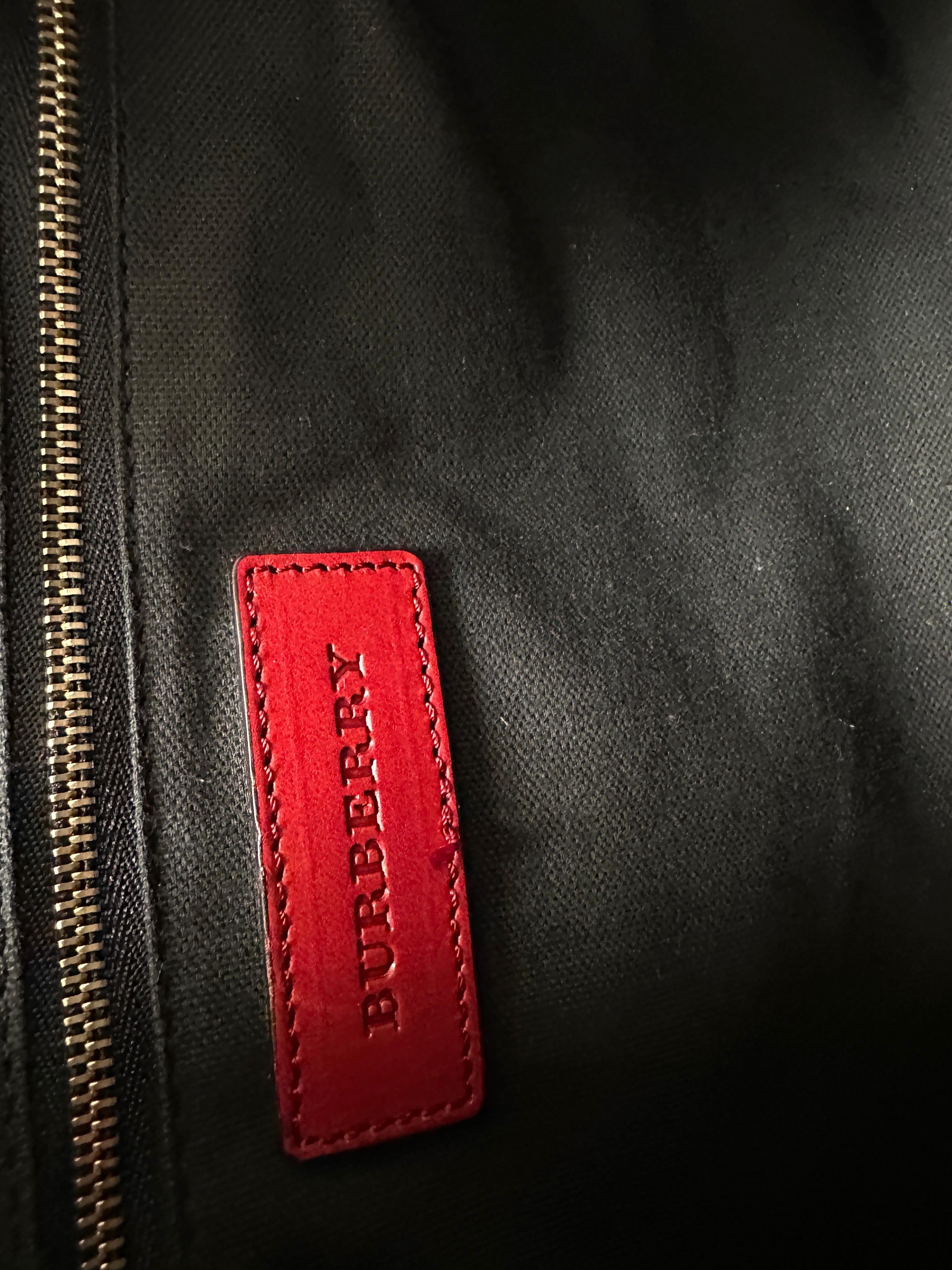 Burberry house check red Alchester medium