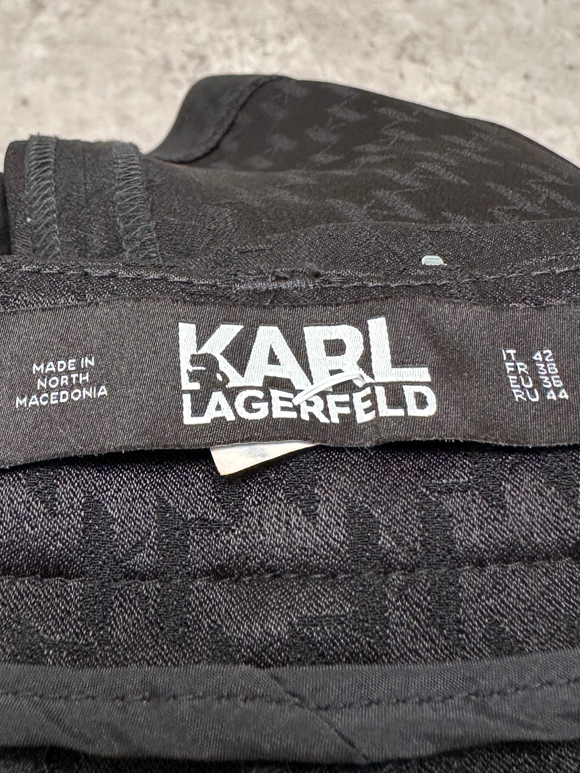 Karl Lagerfeld black short with monogram - size 38