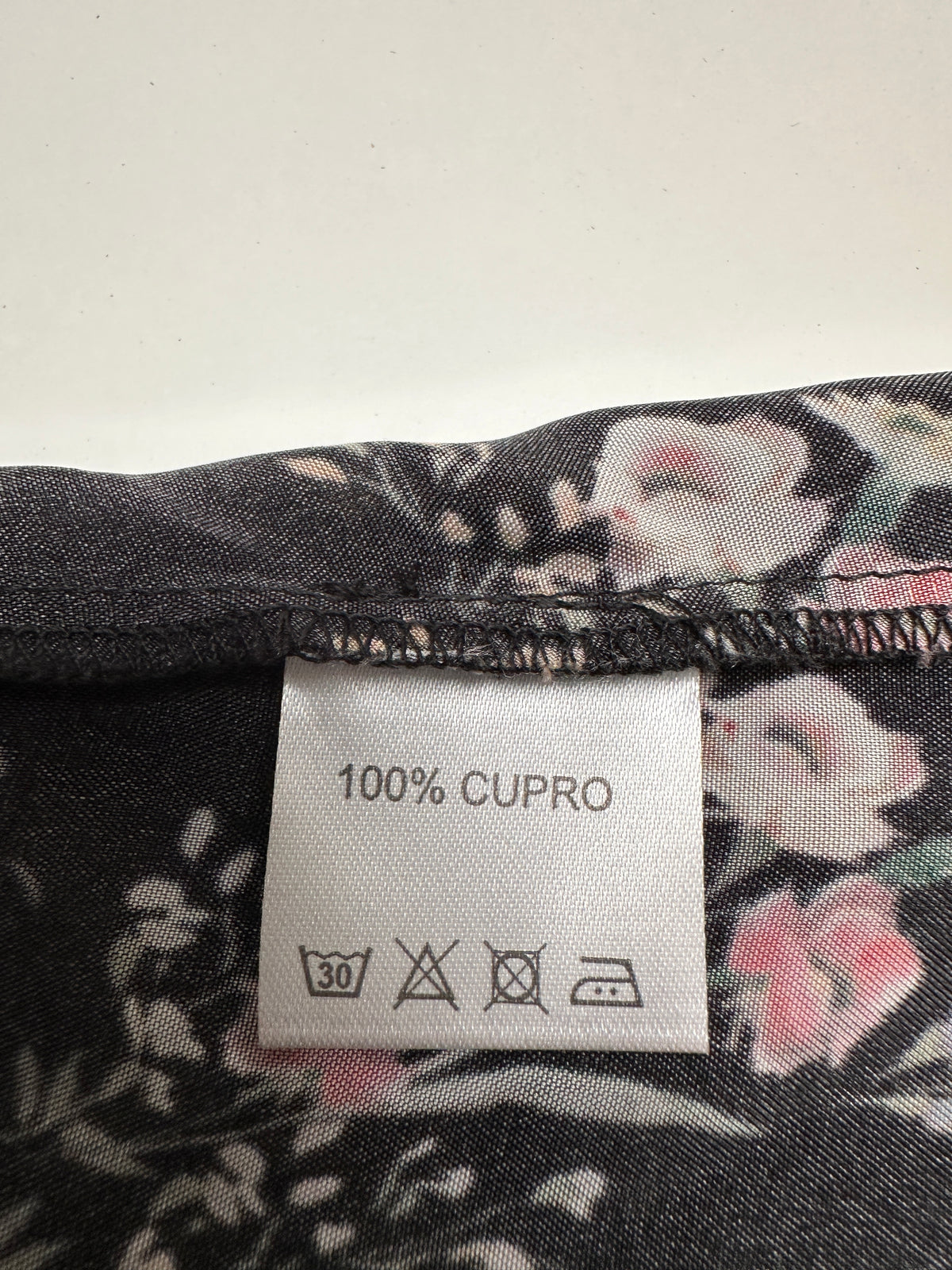 Lug Von Siga black ruffled top with floral motif - size 40