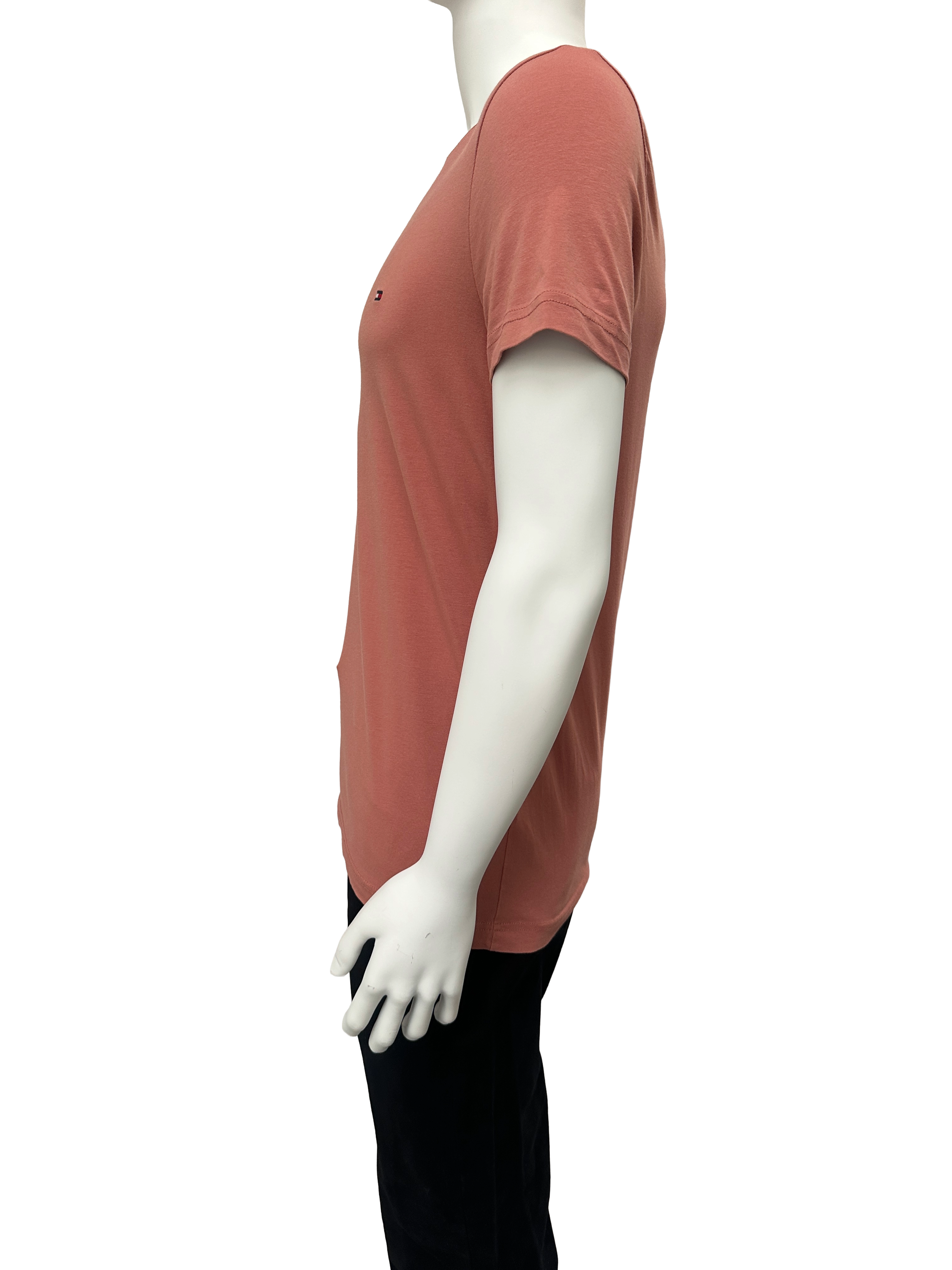 Tommy Hilfiger coral flag logo t-shirt - size M