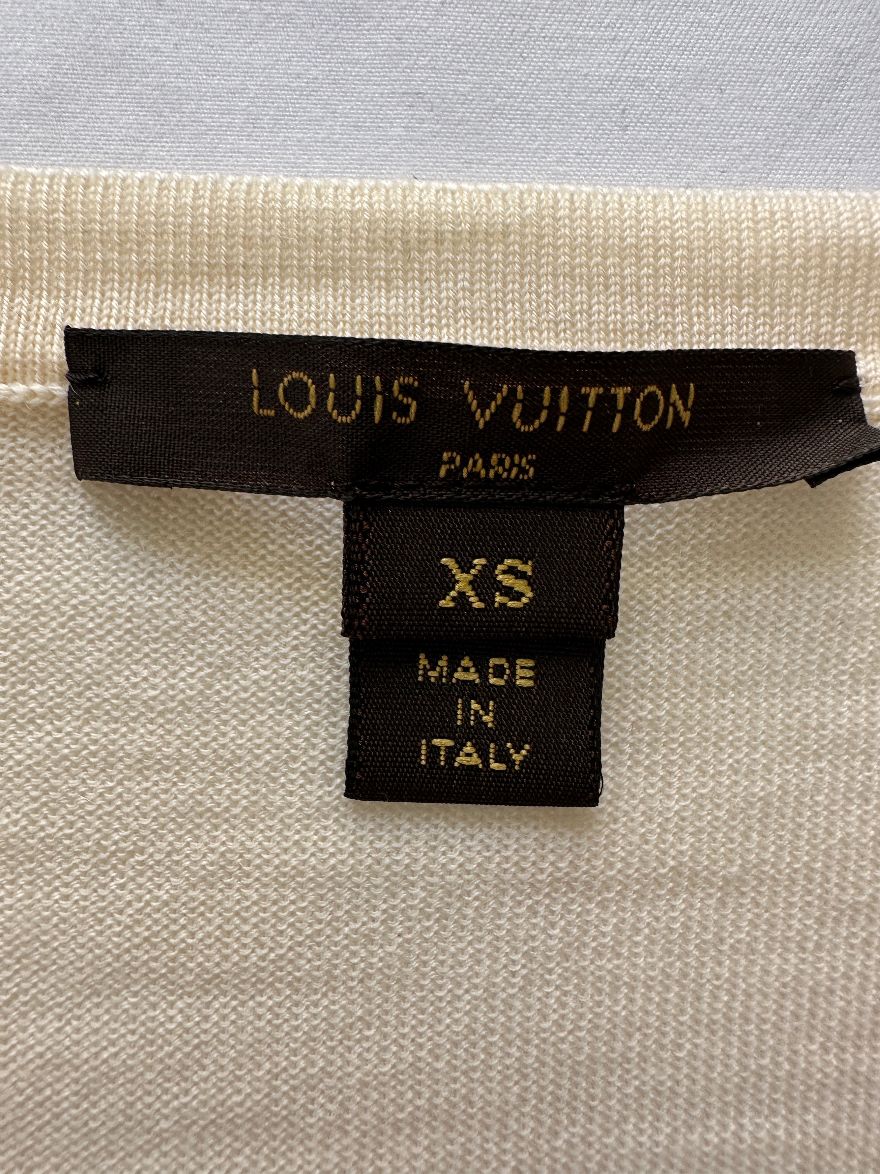 Louis Vuitton white top with V-neck and silk sleeves - size 34