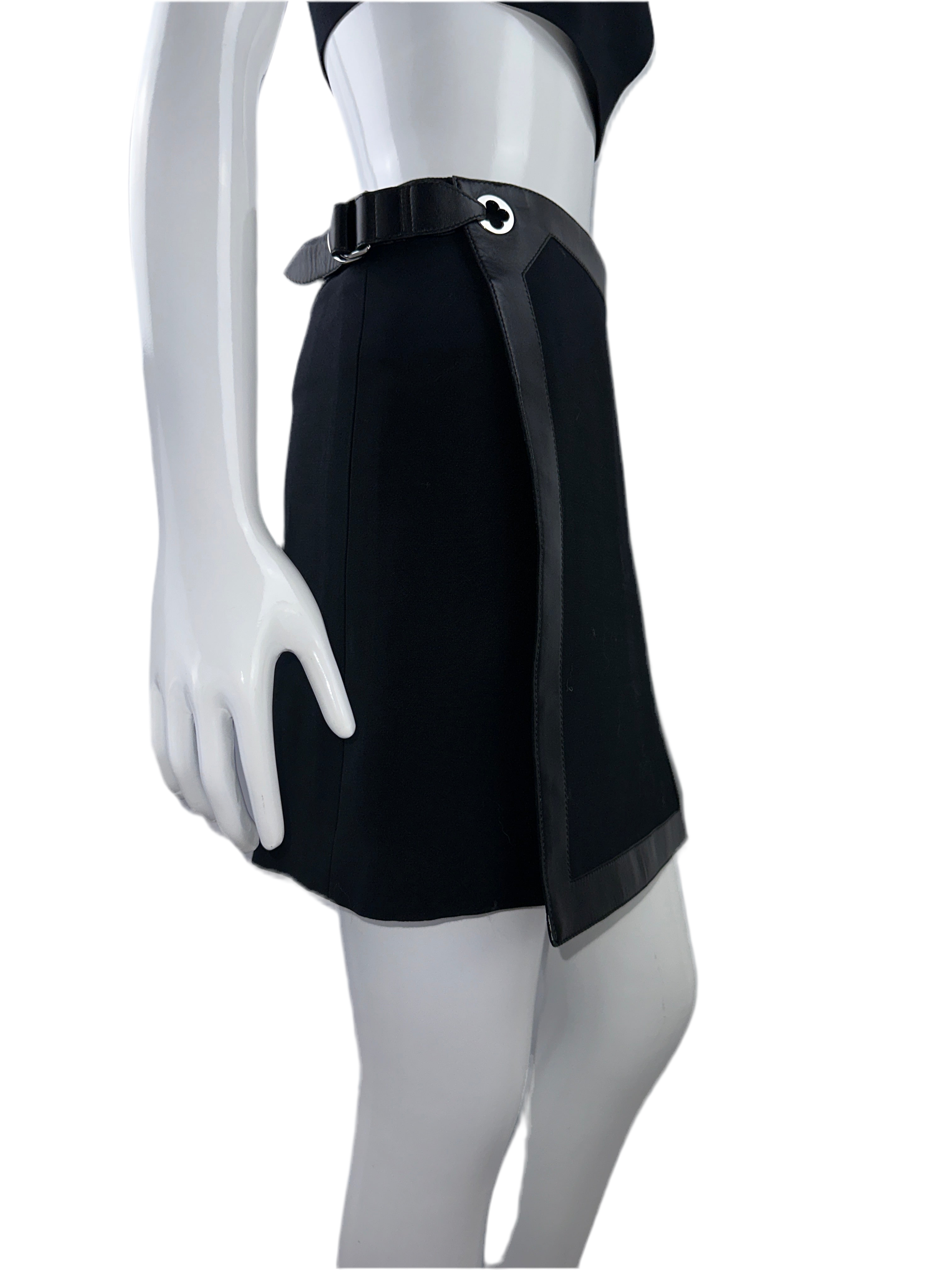 Louis Vuitton black skirt with black return and leather trim - size 36