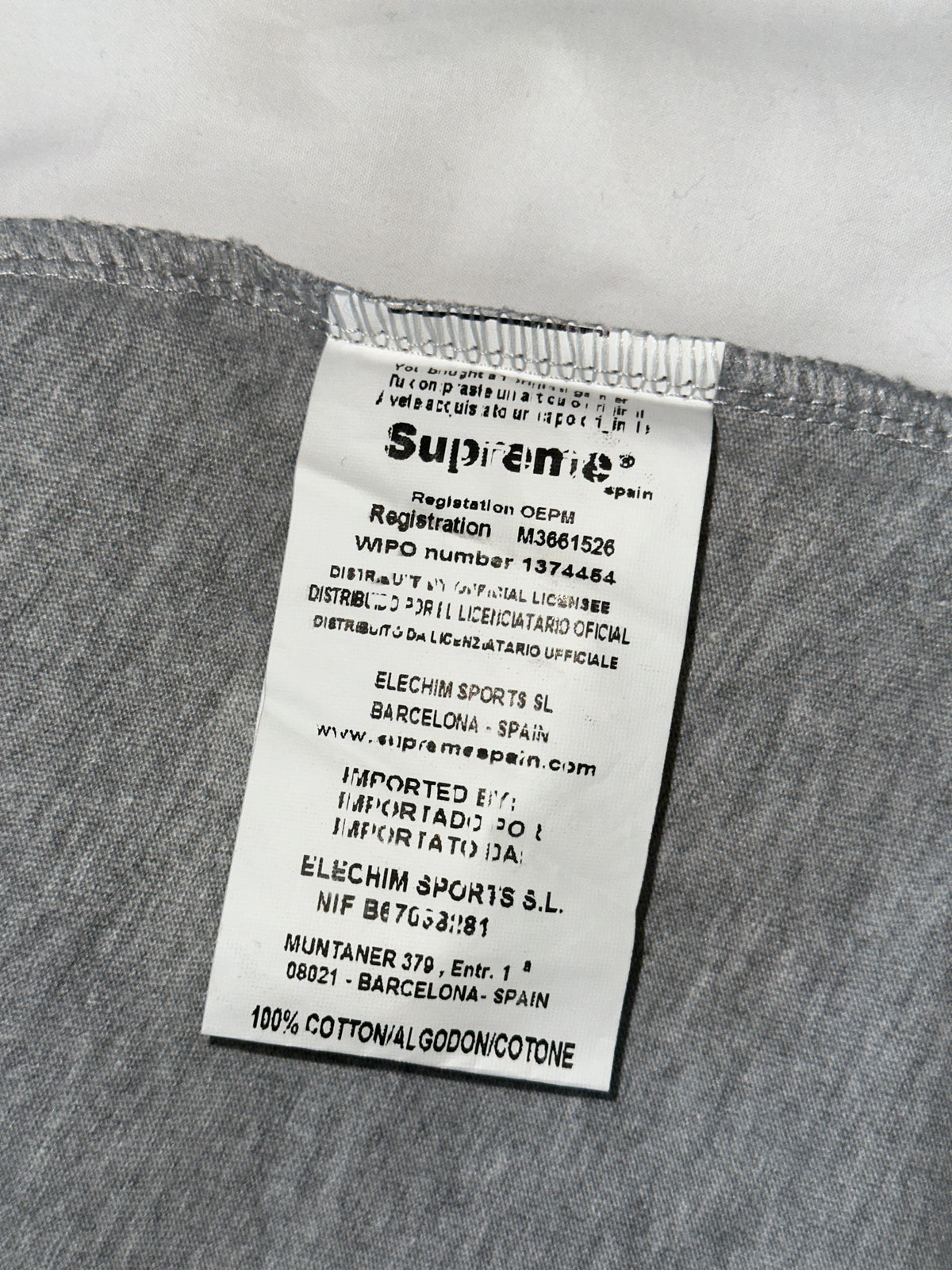 Supreme grey tee shirt with logo - size 32