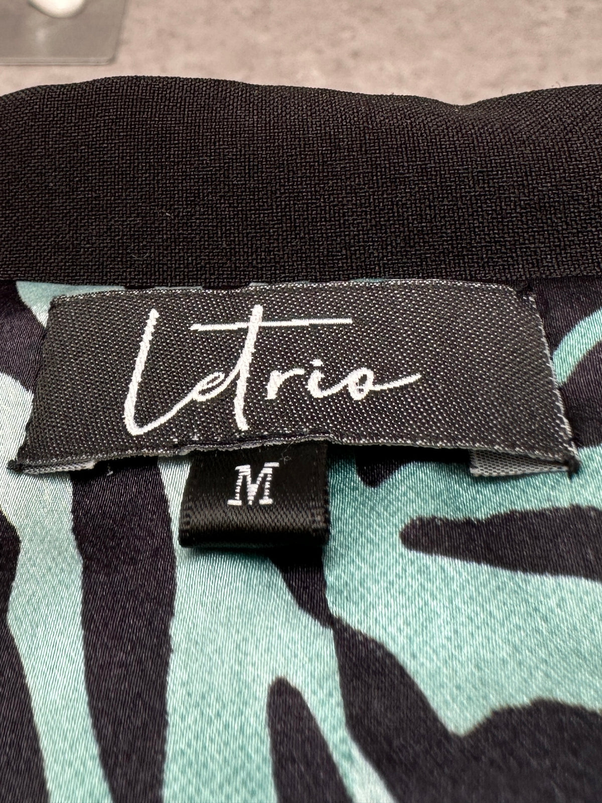 LeTrio black suit jacket open at the back - size 38