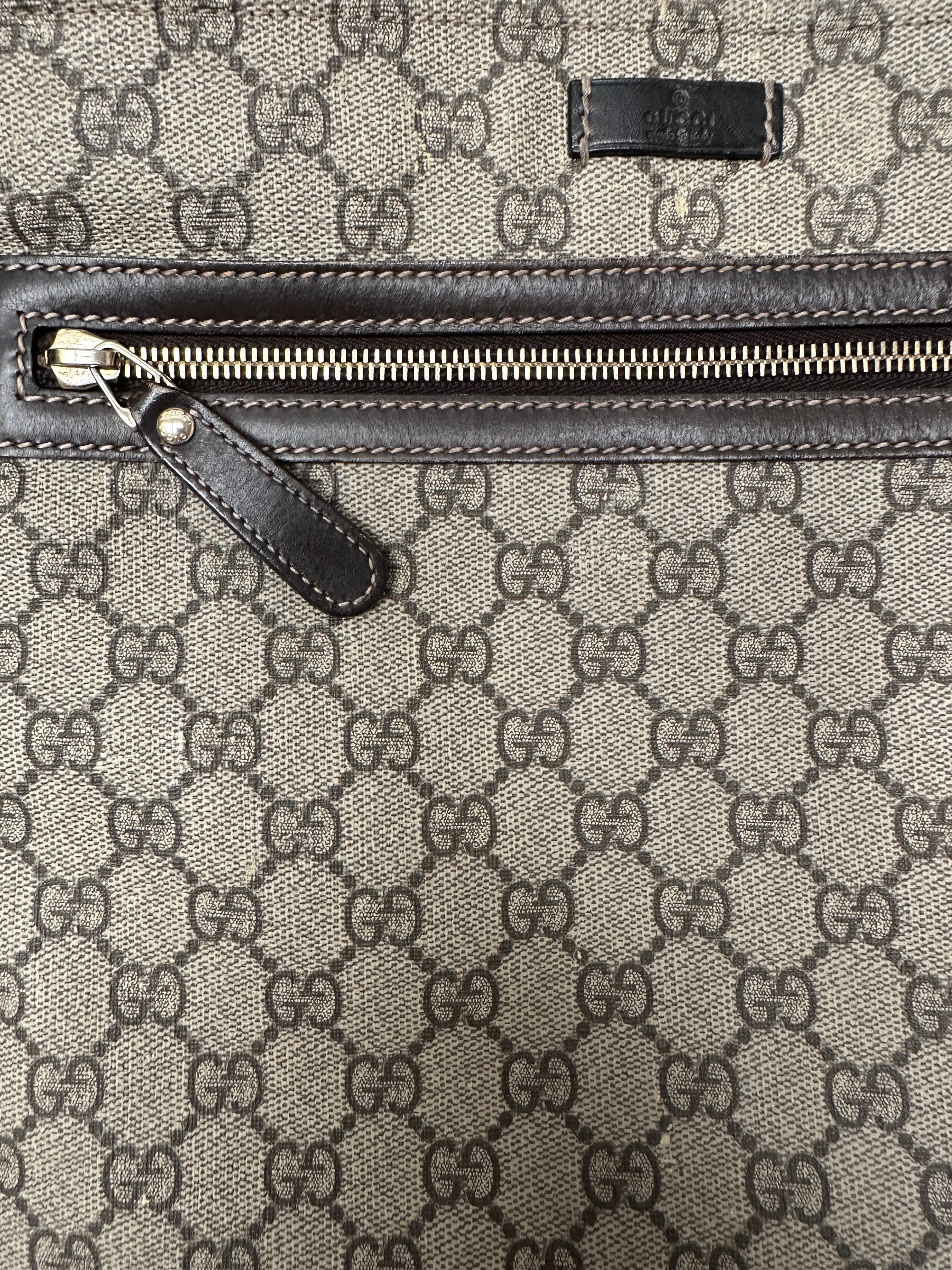Gucci beige GG Supreme Flat Messenger