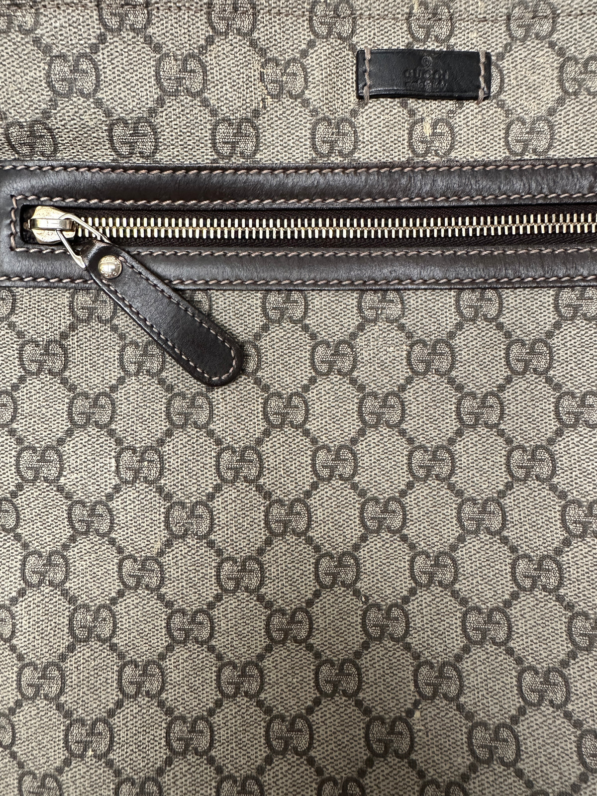 Gucci beige GG Supreme Flat Messenger