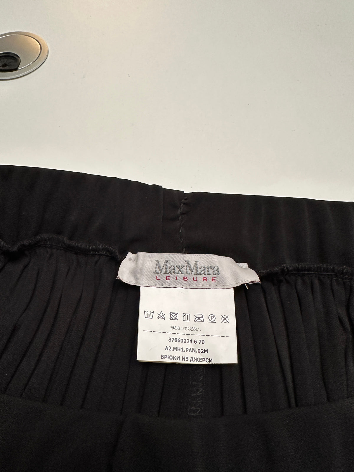 Max Mara Leisure black pleated pants - size 40