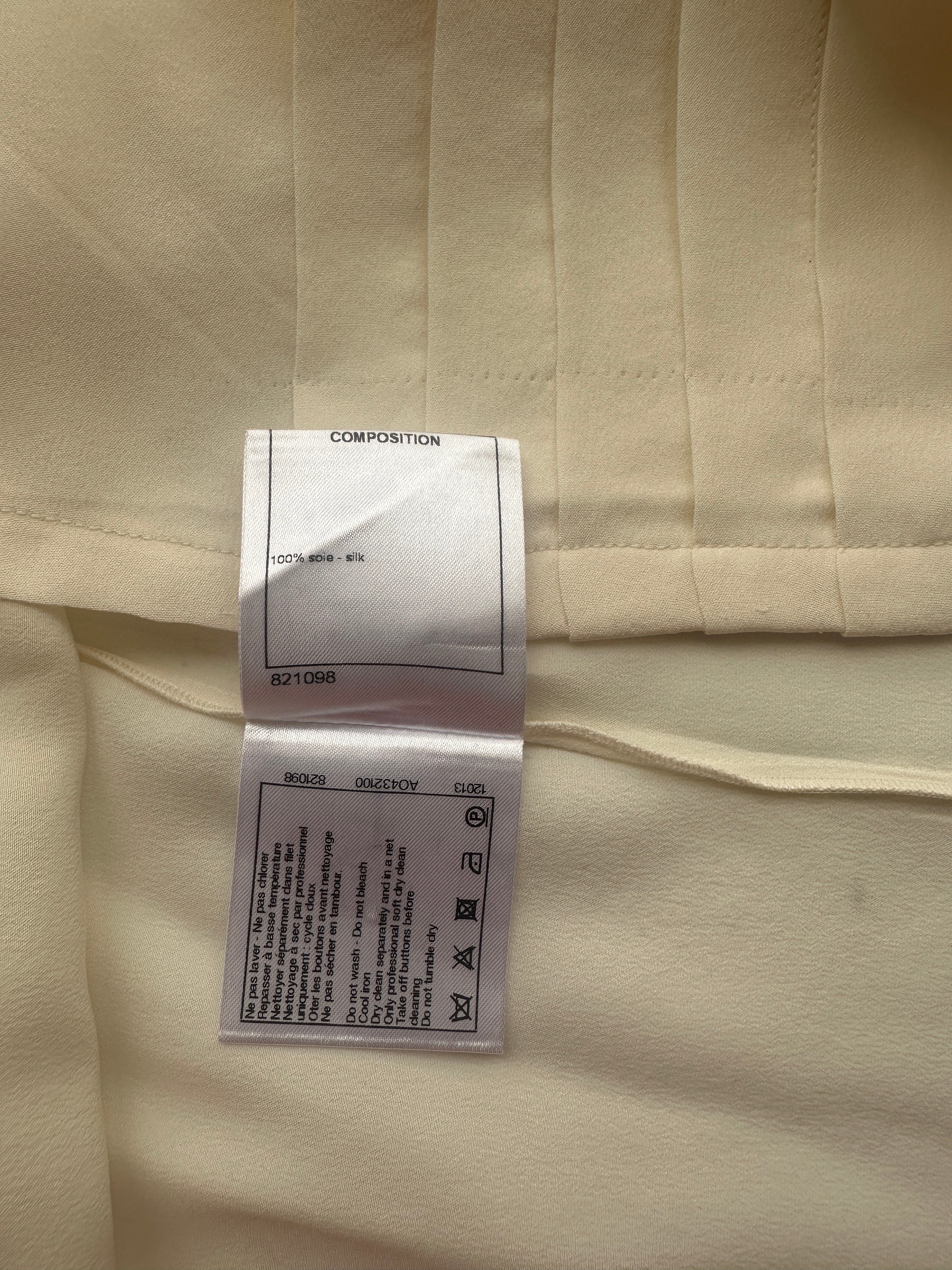 Chanel white V-neck top - size 36