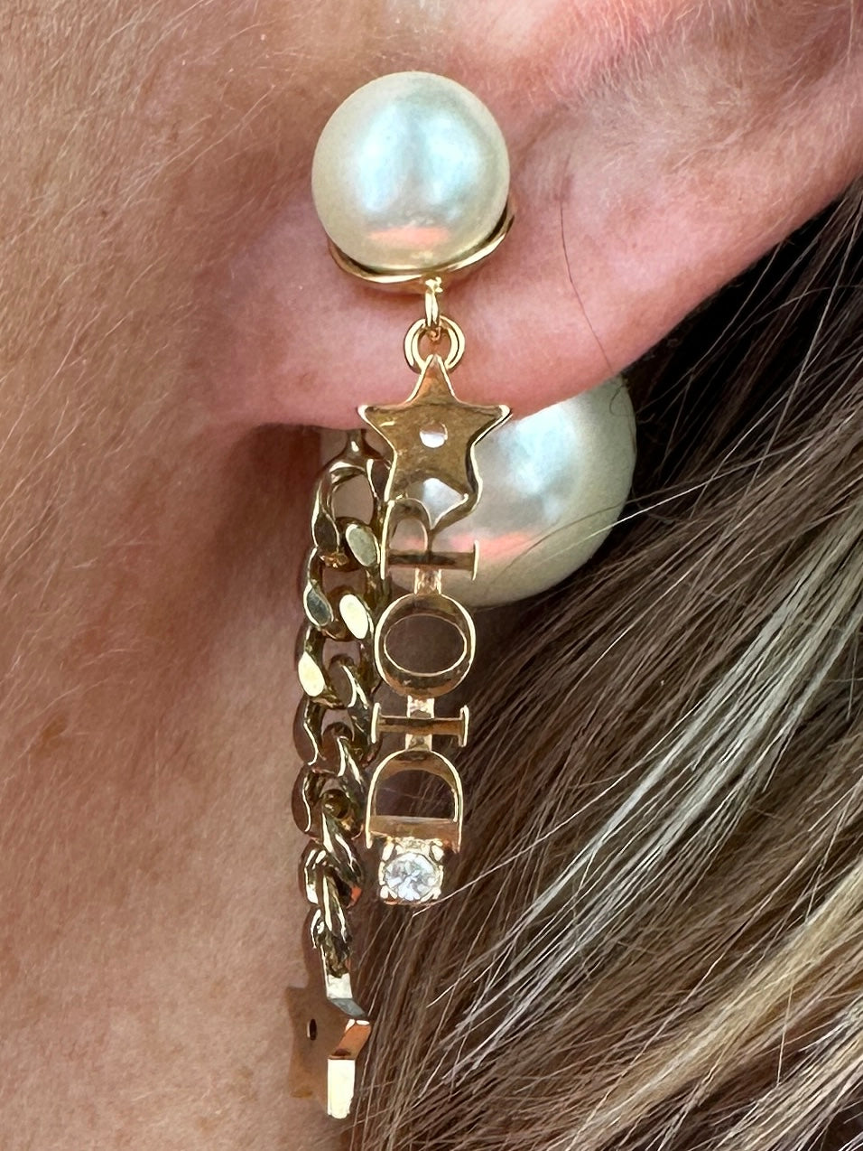 Dior la petite Tribale CD signature star details with pearl asymetric