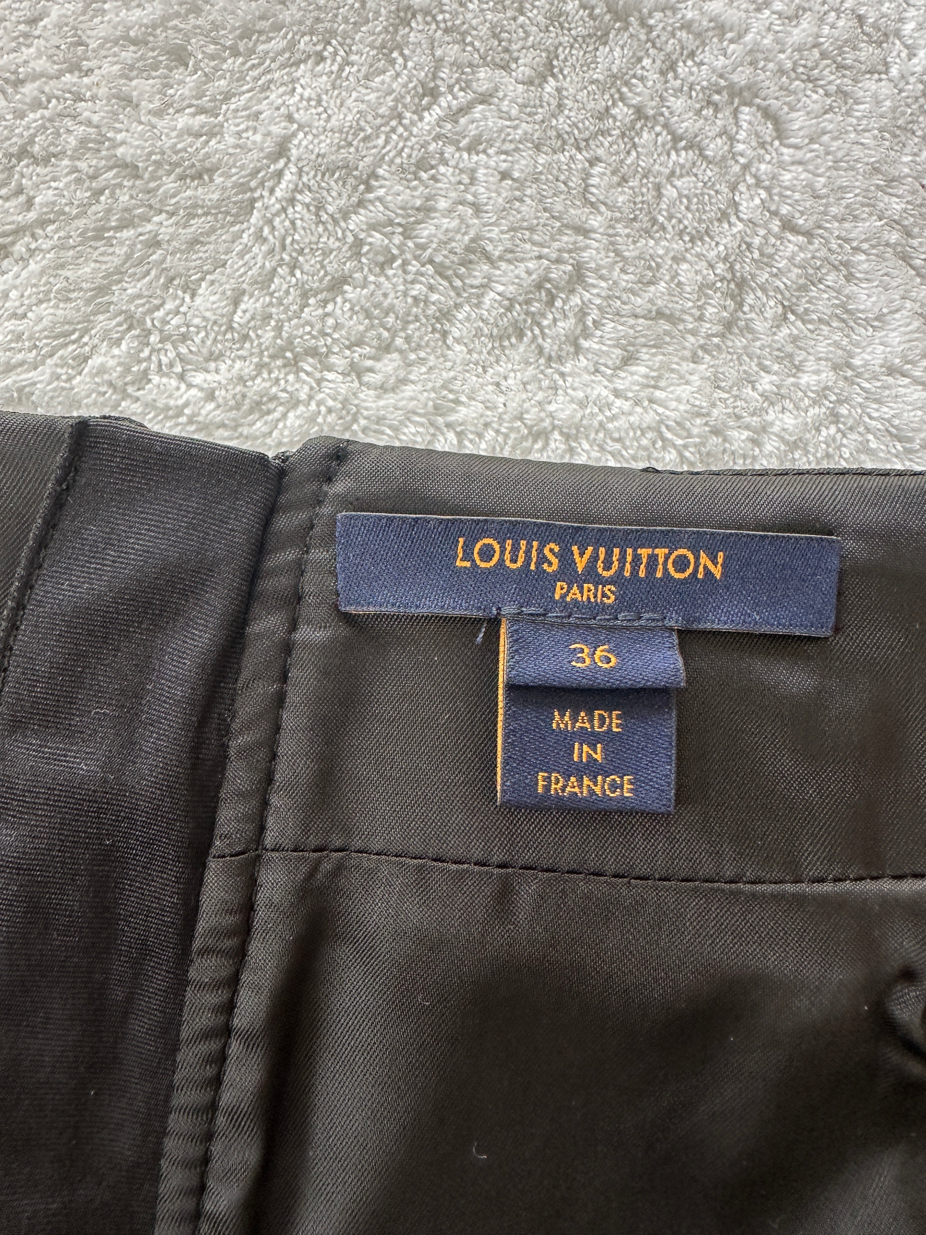 Louis Vuitton black skirt with black return and leather trim - size 36