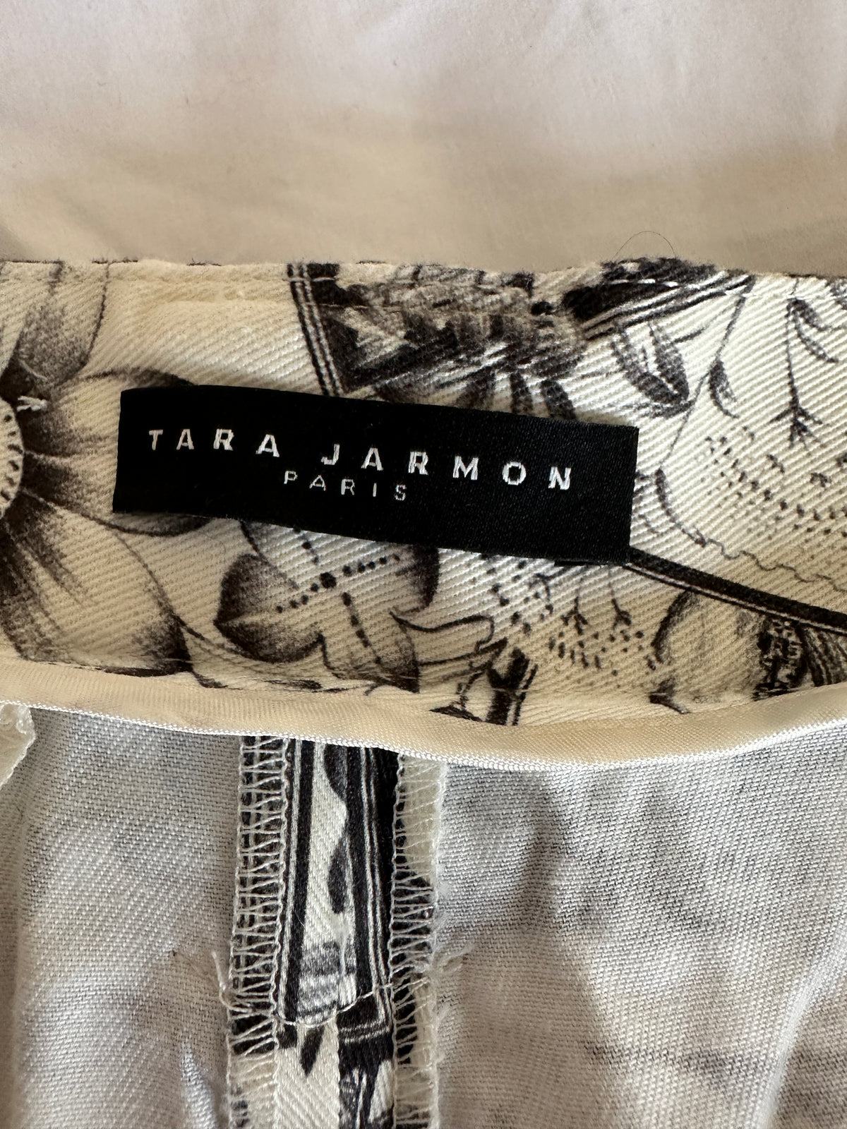 Tara Jarmon white pants with black and grey pattern - size 42