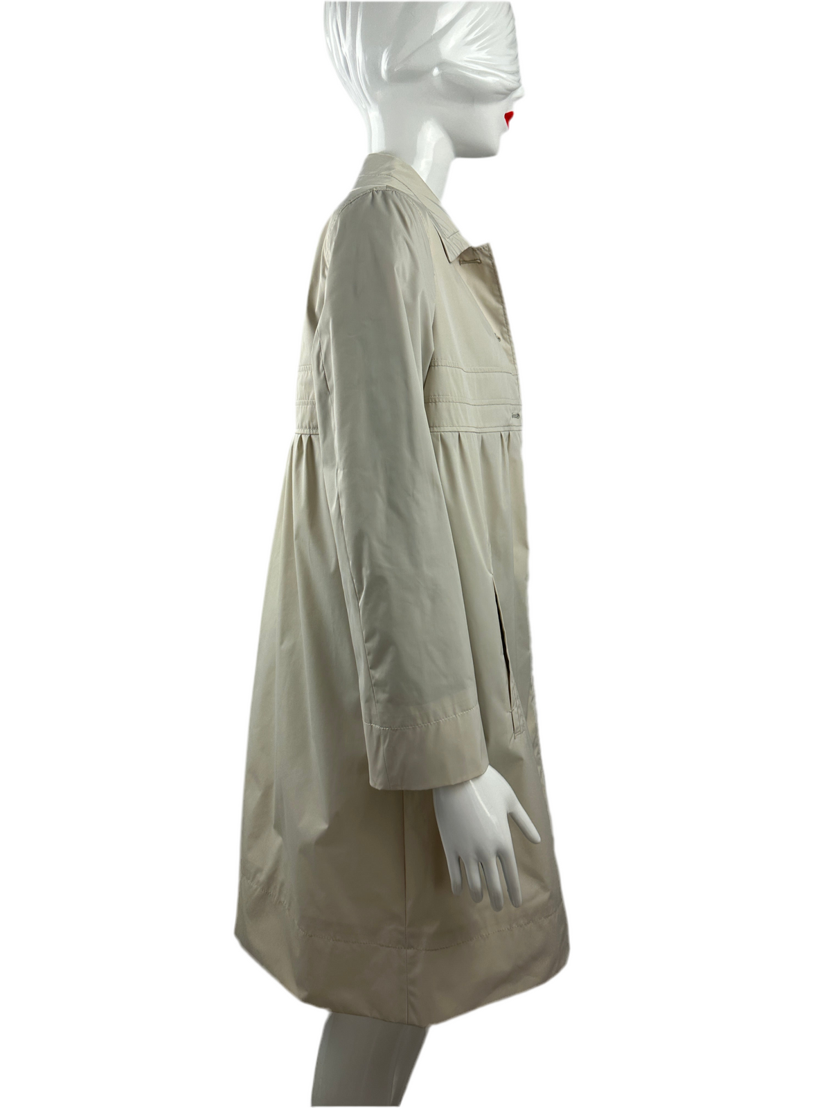 Hugo Boss cream gabardine with side pockets - size 34