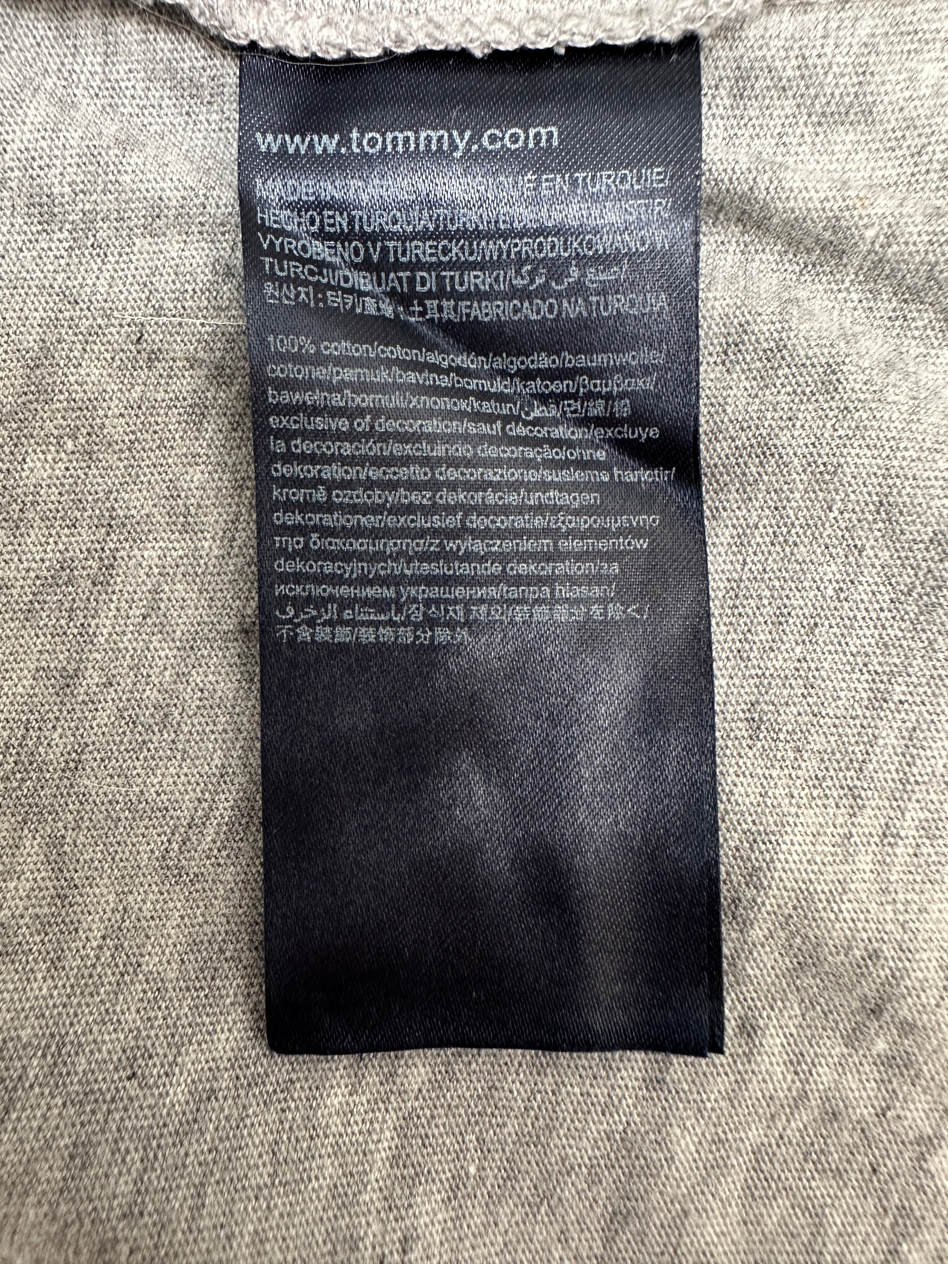 Tommy Hilfiger denim grey flag logo t-shirt - size L