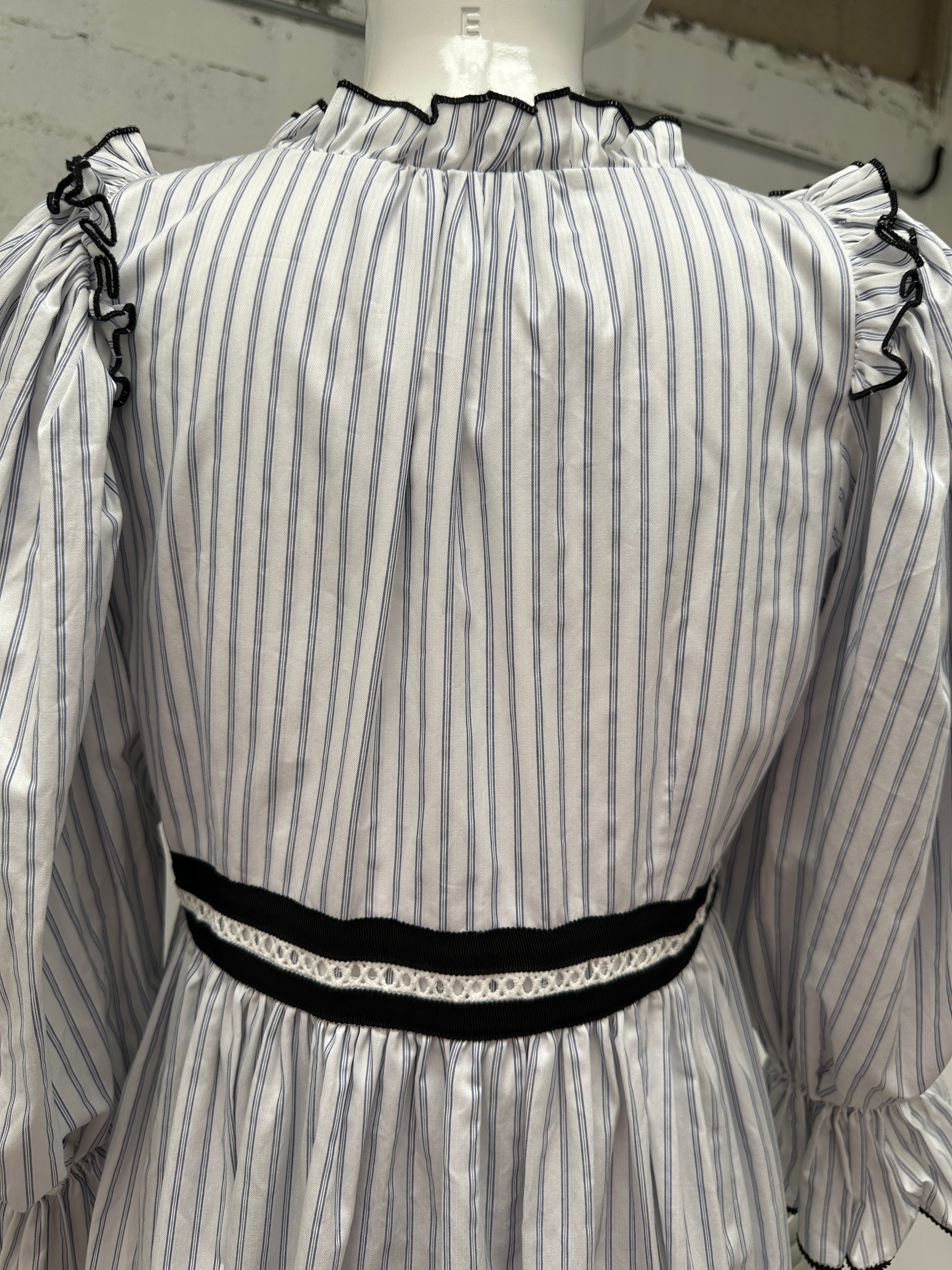 Lug Von Siga white dress with blue stripes - size 38