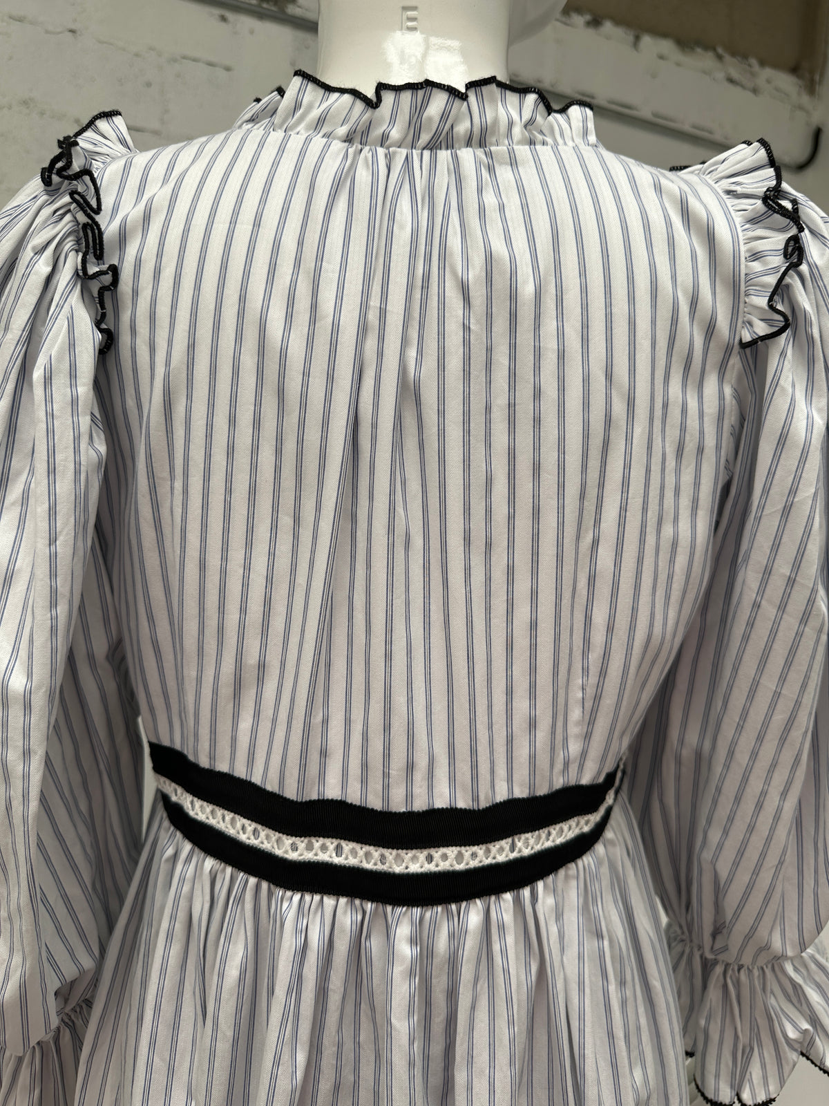 Lug Von Siga white dress with blue stripes - size 38