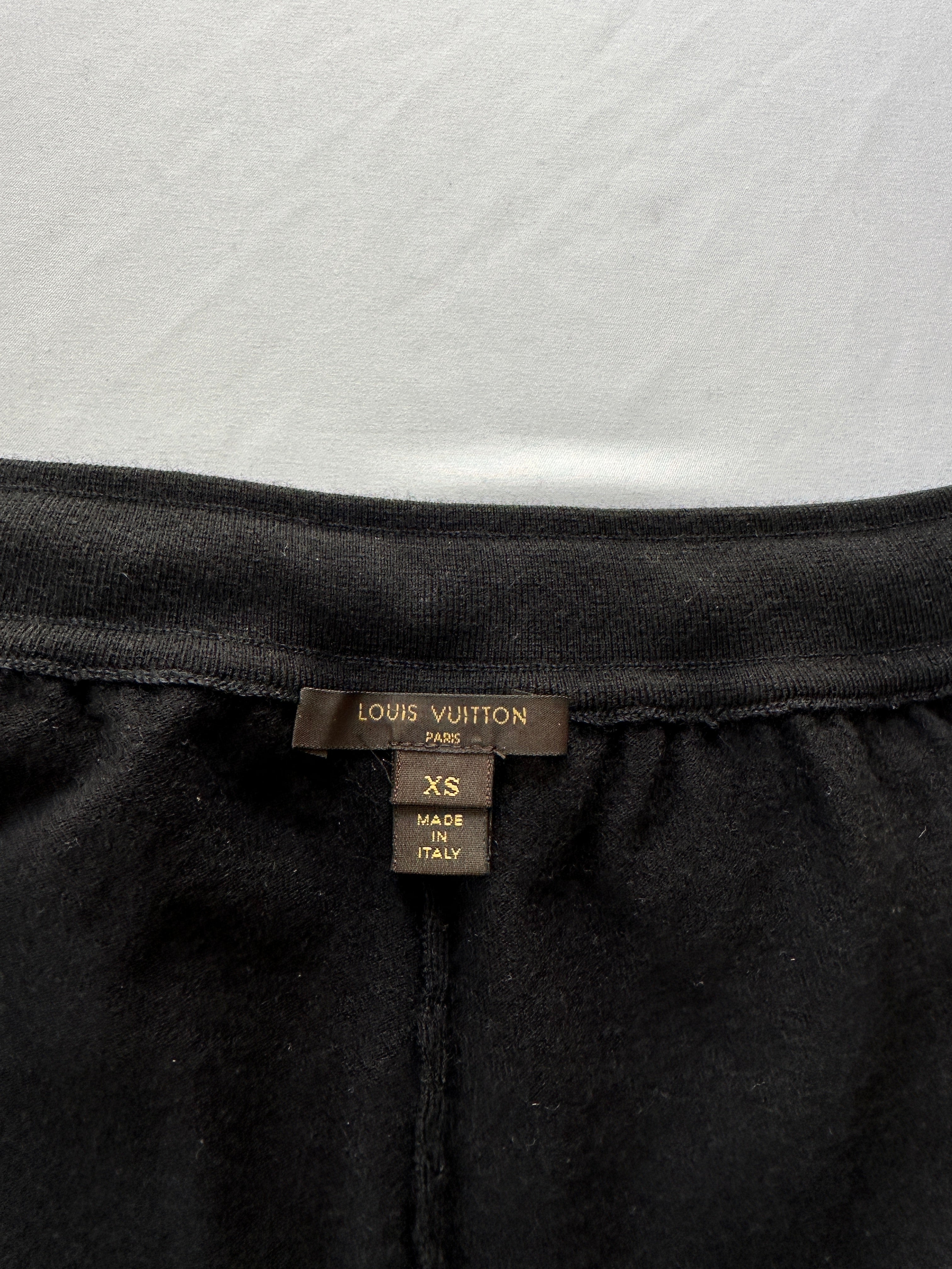 Louis vuitton black jogging suit with monogrammed details in pockets and drawstrings - size 34