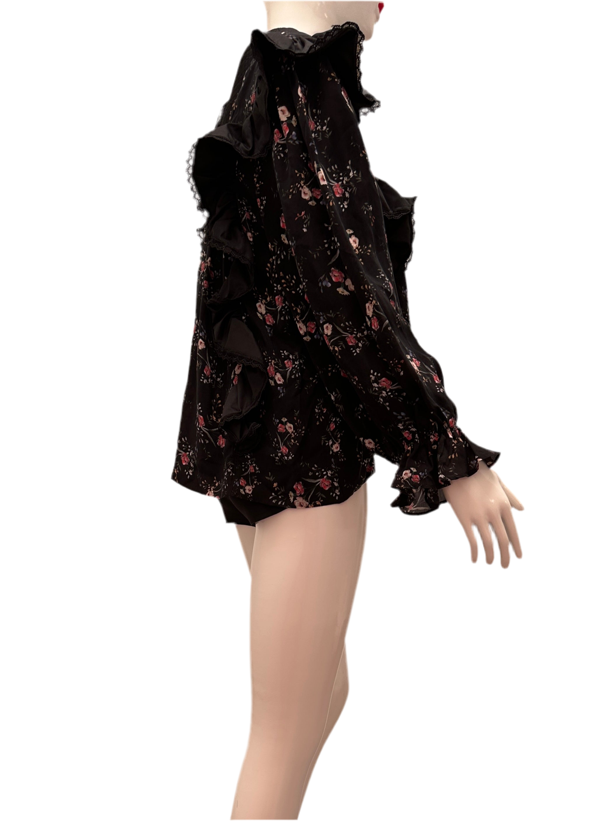 Lug Von Siga black ruffled top with floral motif - size 40
