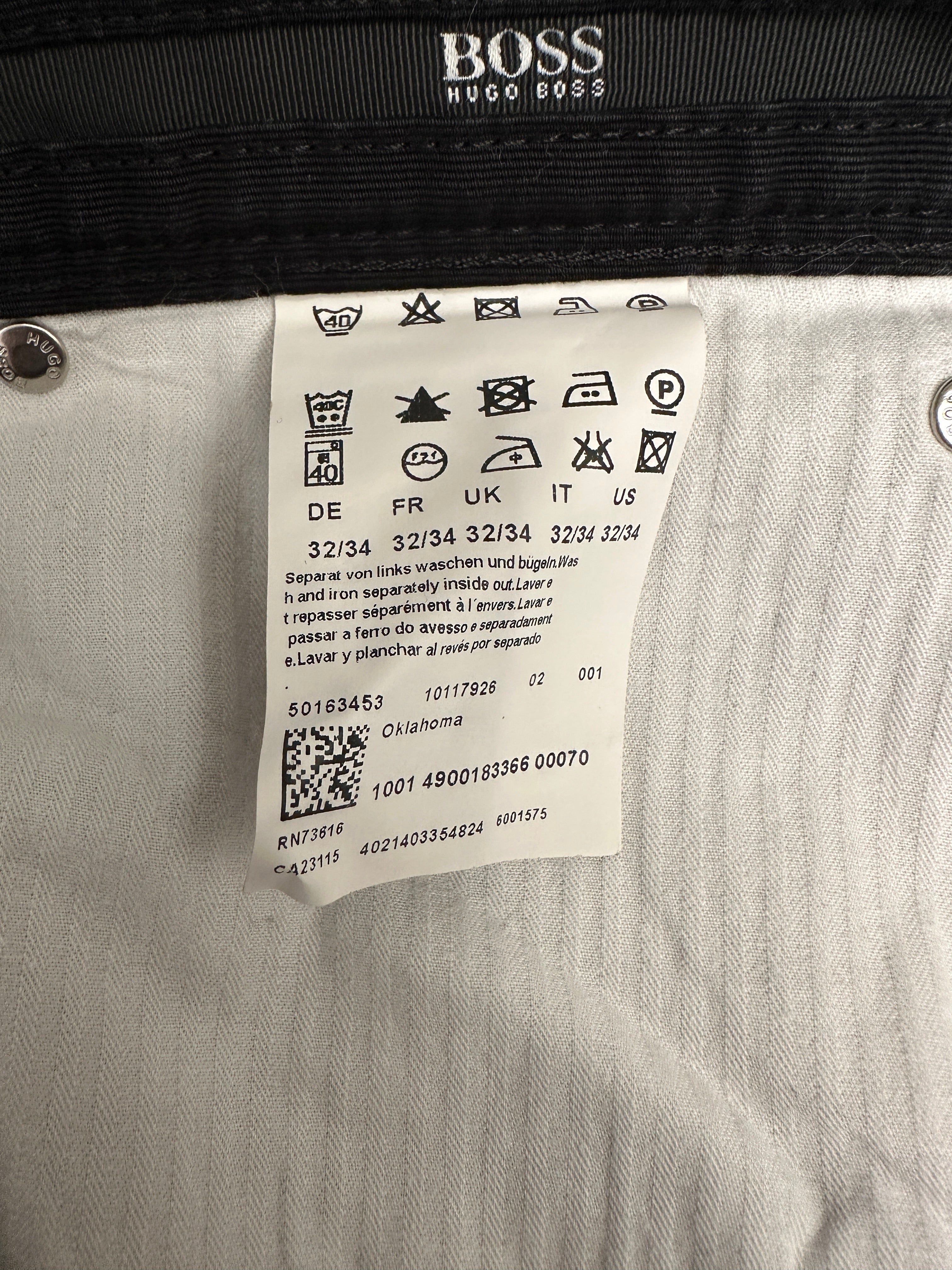 Hugo Boss black straight-leg jeans - size W32 L34