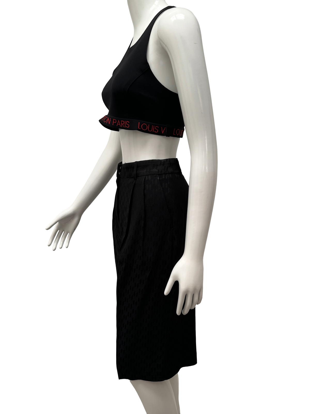 Karl Lagerfeld black short with monogram - size 38