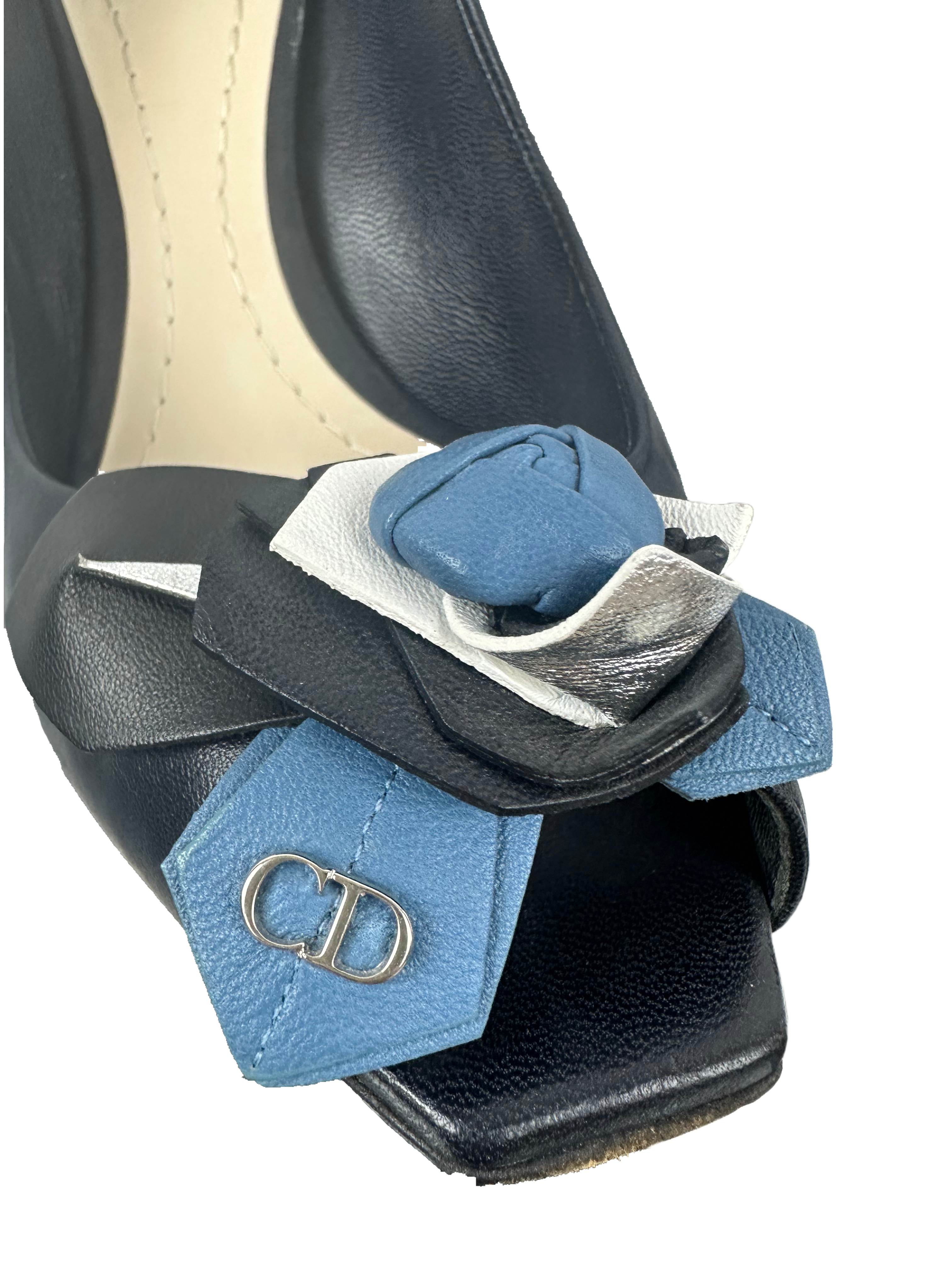 Dior black leather pumps embellished with a flowerbud - size 36