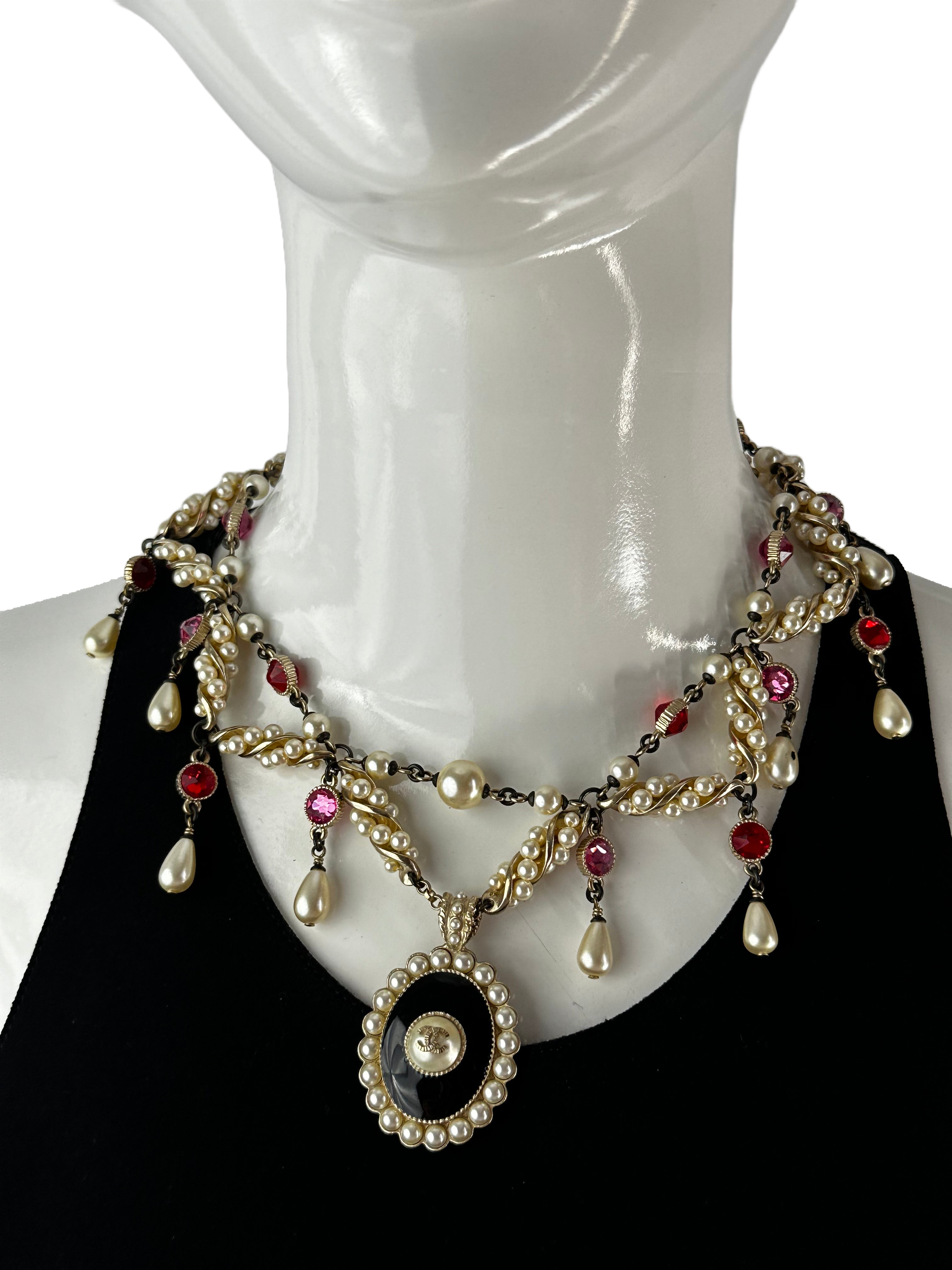 Chanel baroque necklace