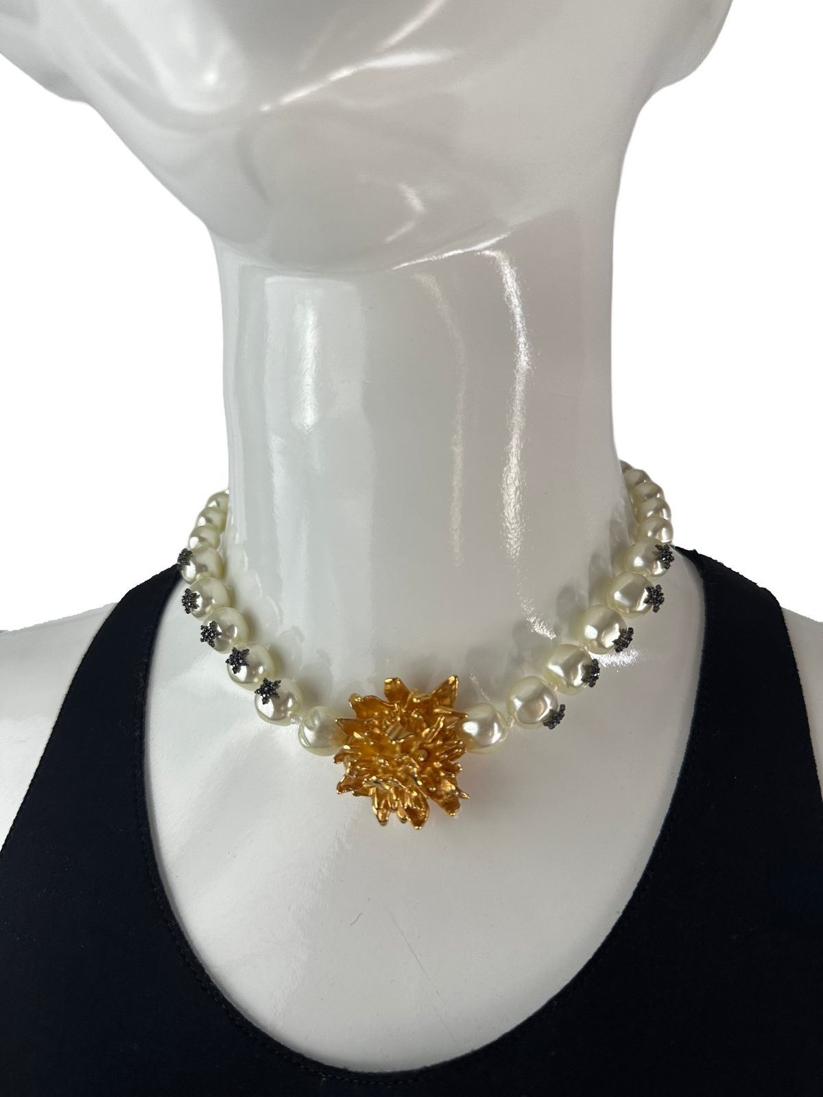 Dior jardin gold finish choker with pearl