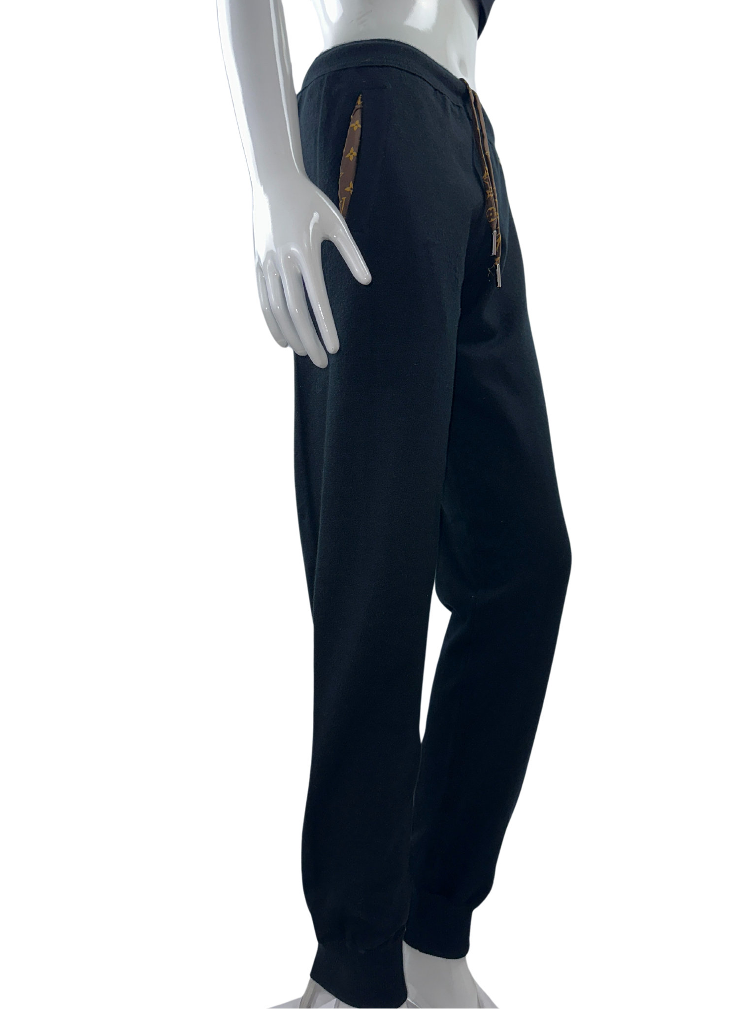 Louis vuitton black jogging suit with monogrammed details in pockets and drawstrings - size 34